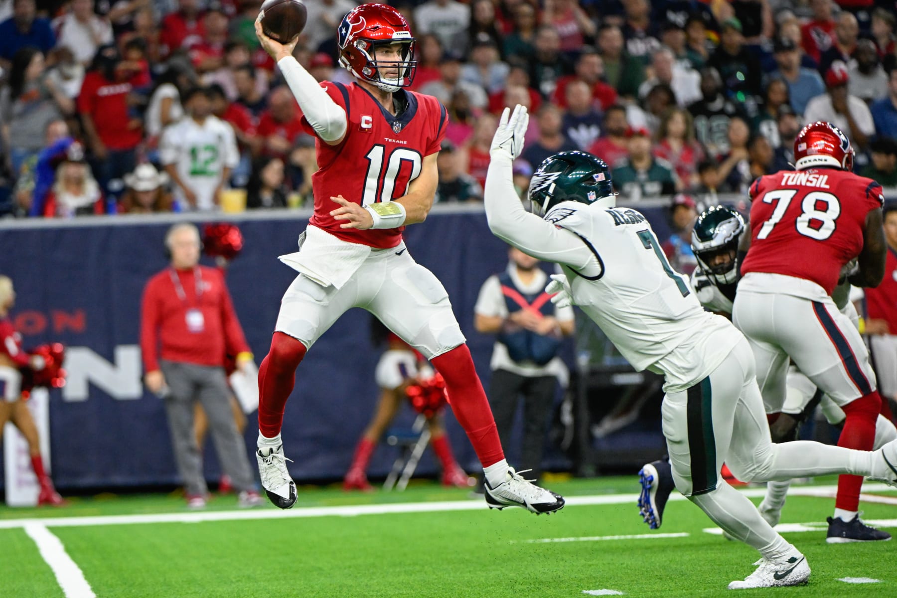 HOUSTON, TX - NOVEMBER 03: Houston Texans quarterback Davis Mills (10) jumps to pass over Philadelphia Eagles linebacker Haason Reddick (7) during the football game between the Philadelphia Eagles and Houston Texans at NRG Stadium on November 3, 2022 in Houston, TX.  (Photo by Ken Murray/Icon Sportswire via Getty Images)