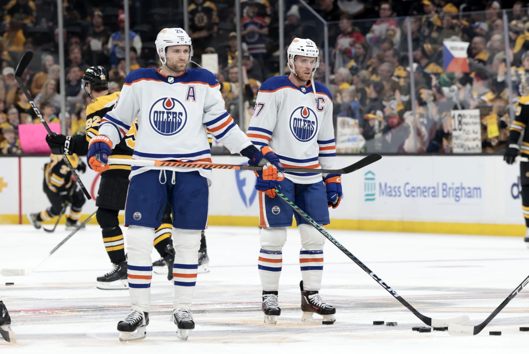 Leon Draisaitl (left) and Connor McDavid