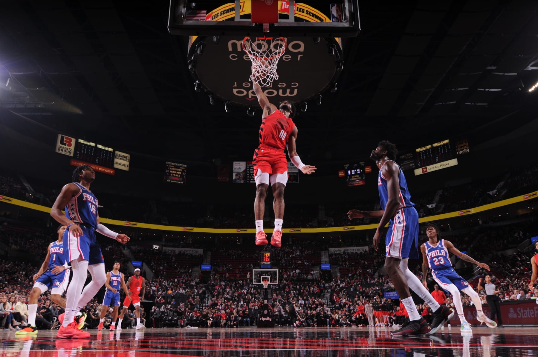 PORTLAND, OR - JANUARY 29: Scoot Henderson #00 of the Portland Trail Blazers dunks the ball during the game against the Philadelphia 76ers on January 29, 2024 at the Moda Center Arena in Portland, Oregon. NOTE TO USER: User expressly acknowledges and agrees that, by downloading and or using this photograph, user is consenting to the terms and conditions of the Getty Images License Agreement. Mandatory Copyright Notice: Copyright 2024 NBAE (Photo by Cameron Browne/NBAE via Getty Images)