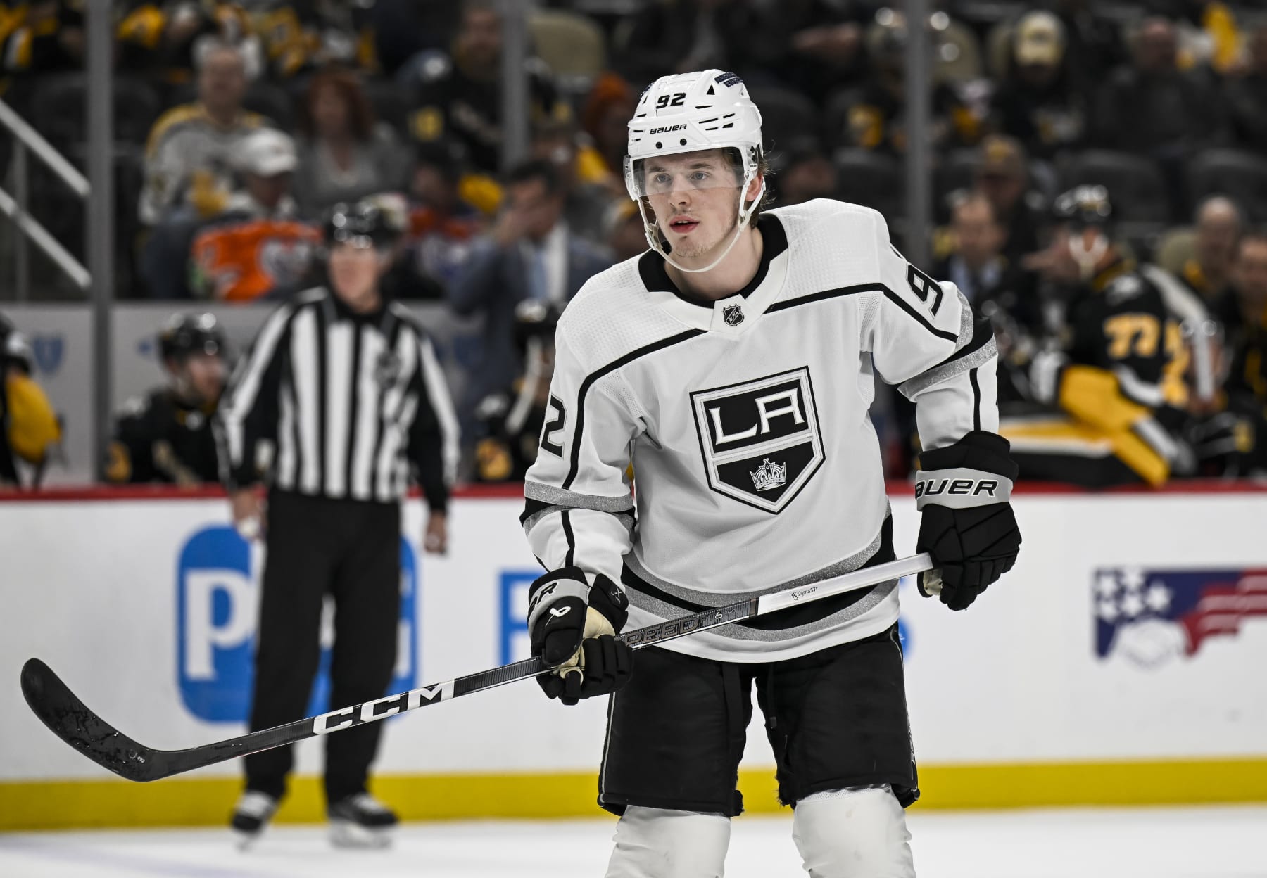 PITTSBURGH, PA - FEBRUARY 18: Los Angeles Kings Defenceman Brandt Clarke (92) looks on during the third period in the NHL game between the Pittsburgh Penguins and the Los Angeles Kings on February 18, 2024, at PPG Paints Arena in Pittsburgh, PA. (Photo by Jeanine Leech/Icon Sportswire via Getty Images)
