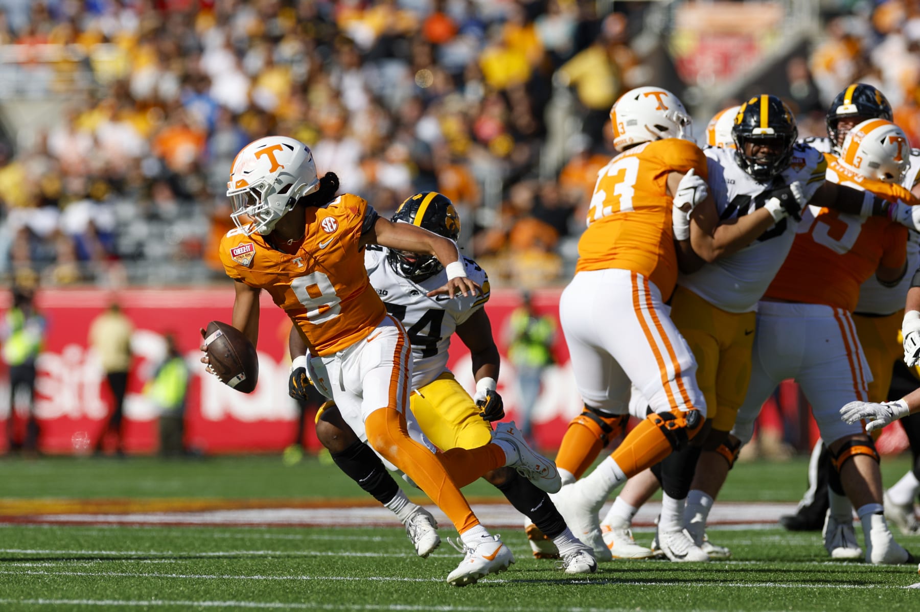 Tennessee Volunteers quarterback Nico Iamaleava