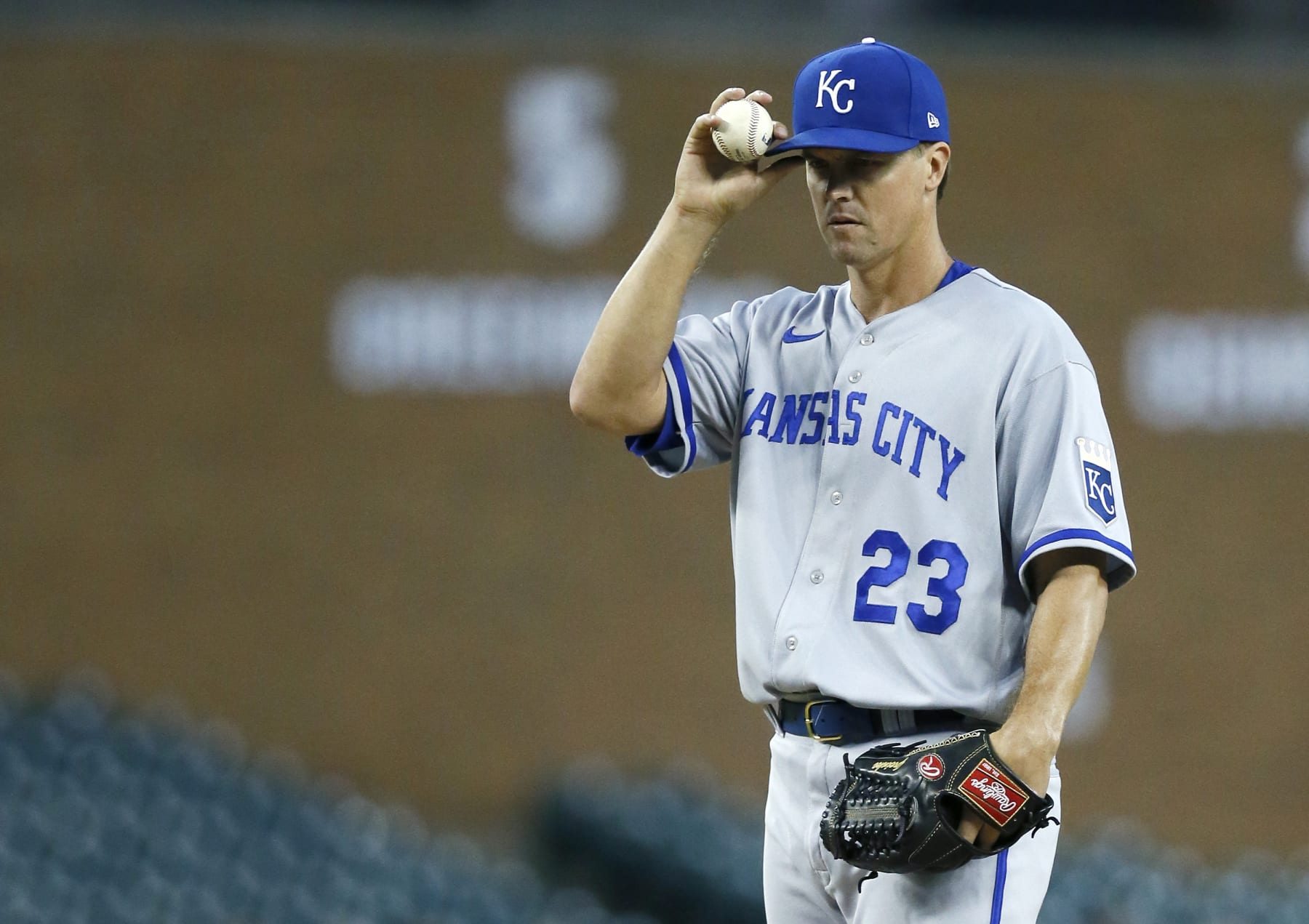 DETROIT, MI -  SEPTEMBER 27:  Zack Greinke #23 of the Kansas City Royals prepares to pitch against the Detroit Tigers during the second inning at Comerica Park on September 27, 2022, in Detroit, Michigan. (Photo by Duane Burleson/Getty Images)