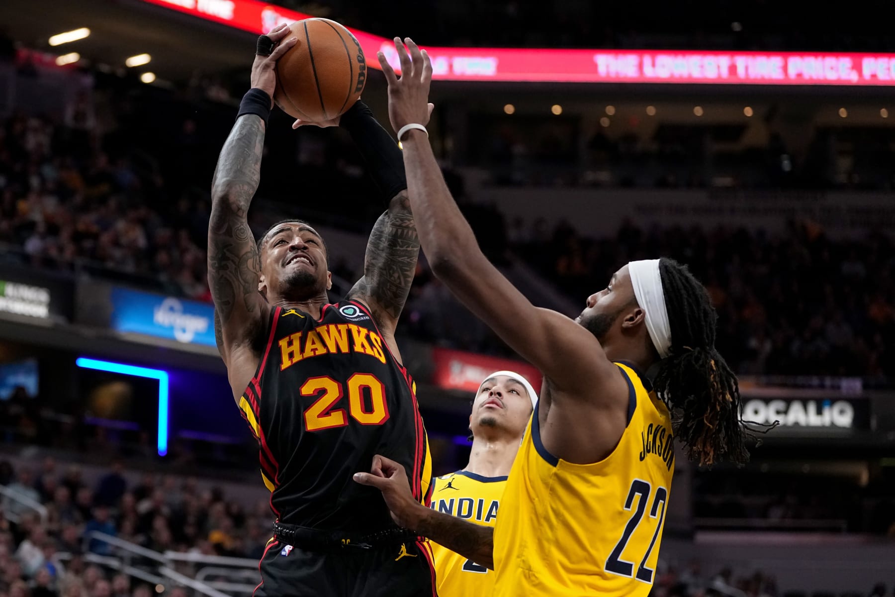 INDIANAPOLIS, INDIANA - JANUARY 13: John Collins #20 of the Atlanta Hawks attempts a shot while guarded by Isaiah Jackson #22 of the Indiana Pacers in the fourth quarter of the game at Gainbridge Fieldhouse on January 13, 2023 in Indianapolis, Indiana. NOTE TO USER: User expressly acknowledges and agrees that, by downloading and or using this photograph, User is consenting to the terms and conditions of the Getty Images License Agreement. (Photo by Dylan Buell/Getty Images)