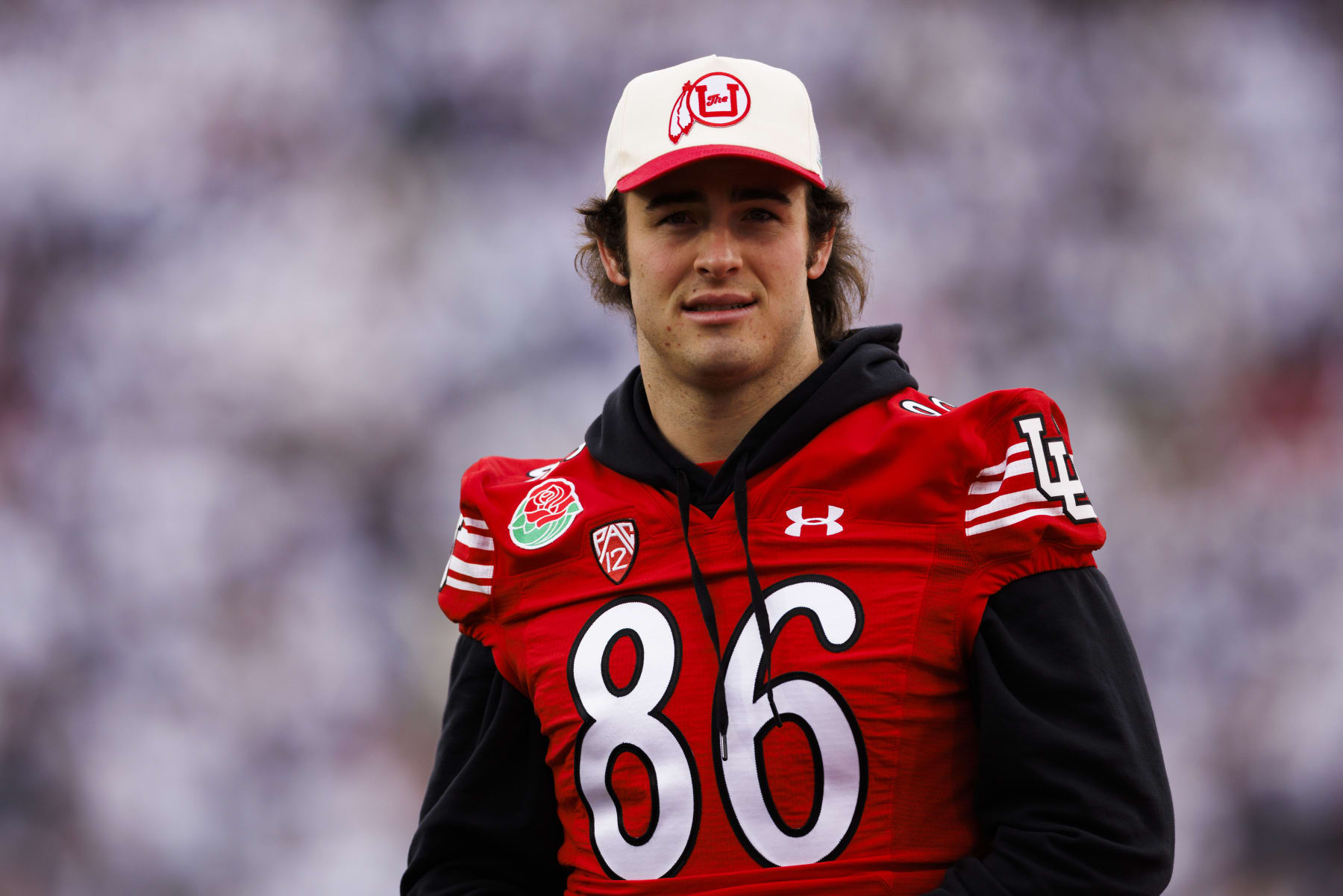 PASADENA, CA - JANUARY 02: Utah Utes tight end Dalton Kincaid (86) on the sideline during the Rose Bowl game between the Penn State Nittany Lions and the Utah Utes on January 2, 2023 at the Rose Bowl Stadium in Pasadena, CA. (Photo by Ric Tapia/Icon Sportswire via Getty Images)