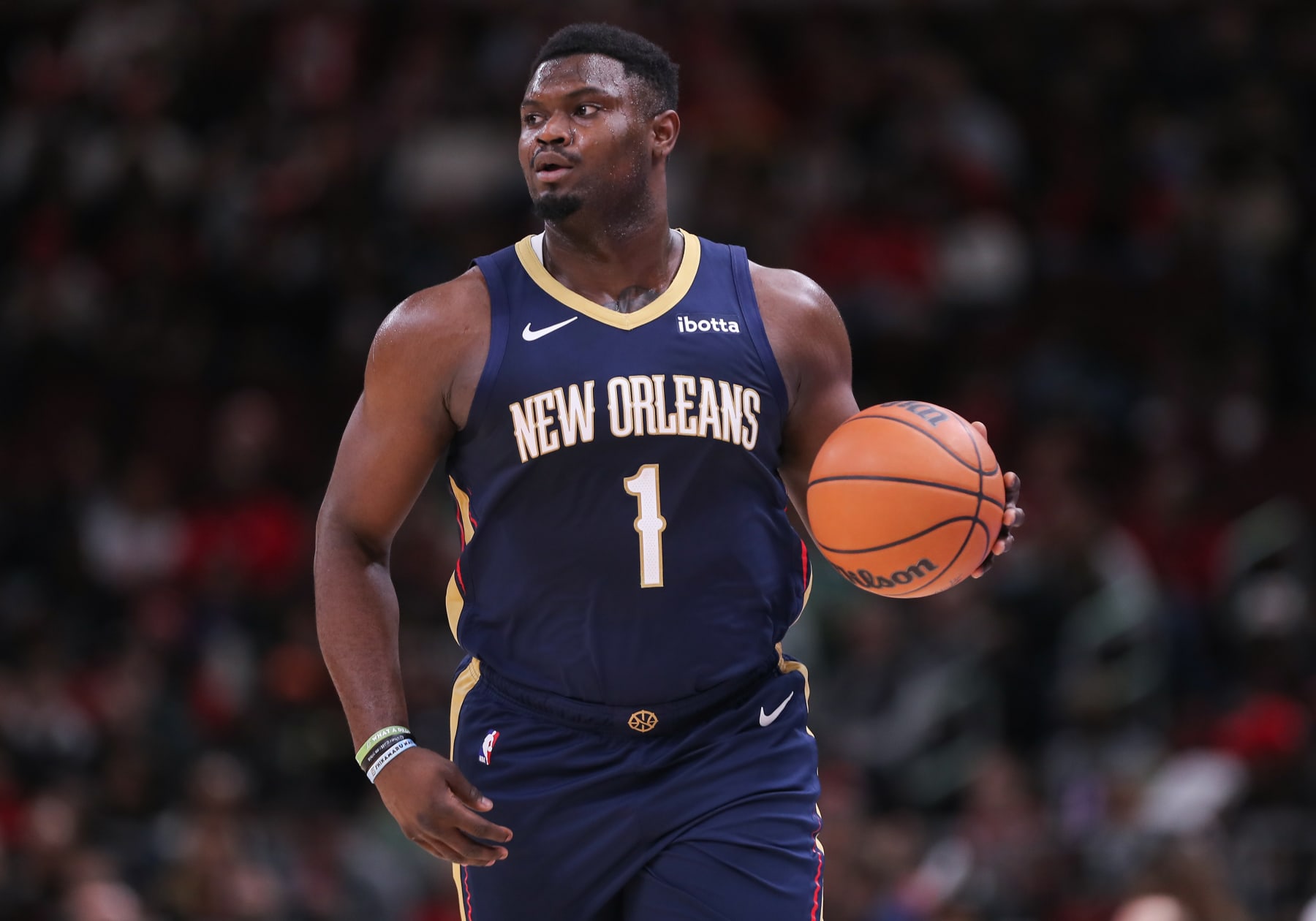 CHICAGO, IL - DECEMBER 02: Zion Williamson #1 of the New Orleans Pelicans brings the ball up court during the first half against the Chicago Bulls at the United Center on December 2, 2023 in Chicago, Illinois. (Photo by Melissa Tamez/Icon Sportswire via Getty Images)