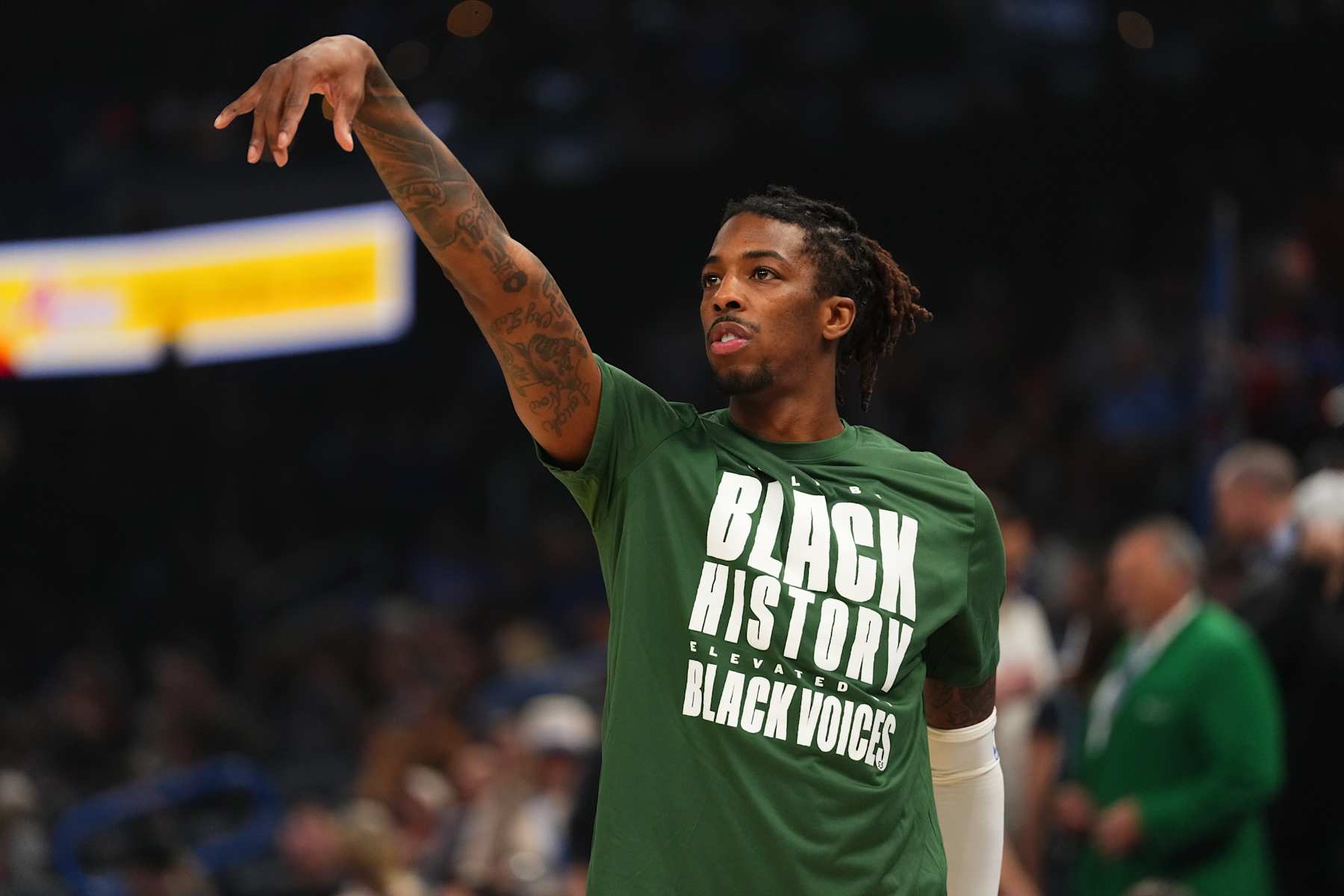 OKLAHOMA CITY, OK - FEBRUARY 3:  Delon Wright #55 of the Milwaukee Bucks warms up before the game against the Oklahoma City Thunder on February 3, 2025 at Paycom Center in Oklahoma City, Oklahoma. NOTE TO USER: User expressly acknowledges and agrees that, by downloading and or using this photograph, User is consenting to the terms and conditions of the Getty Images License Agreement. Mandatory Copyright Notice: Copyright 2025 NBAE (Photo by Cooper Neill/NBAE via Getty Images)