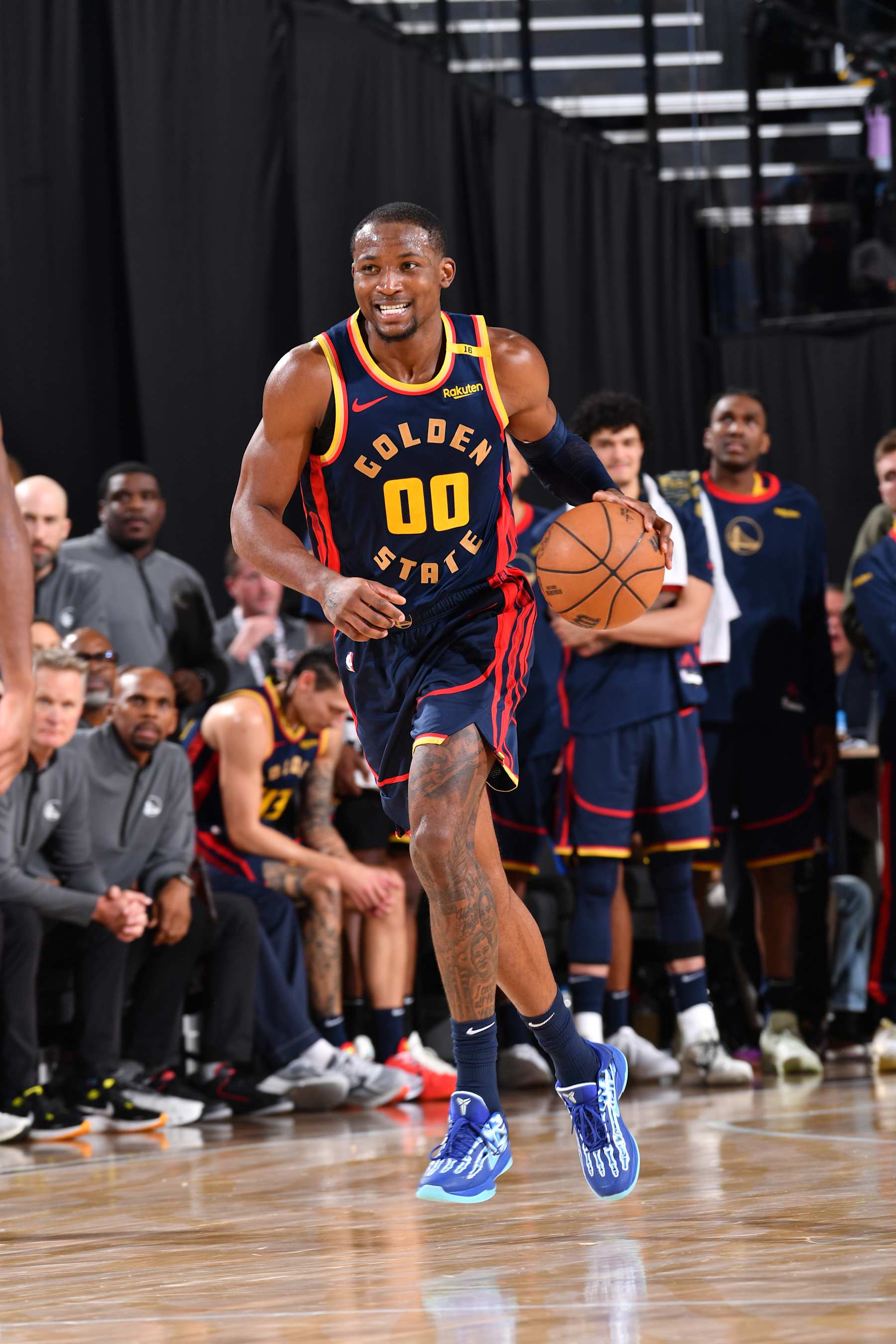 INGLEWOOD, CA - DECEMBER 27:  Jonathan Kuminga #00 of the Golden State Warriors dribbles the ball during the game against the LA Clippers on December 27, 2024 at Intuit Dome in Los Angeles, California. NOTE TO USER: User expressly acknowledges and agrees that, by downloading and/or using this Photograph, user is consenting to the terms and conditions of the Getty Images License Agreement. Mandatory Copyright Notice: Copyright 2024 NBAE (Photo by Juan Ocampo/NBAE via Getty Images)