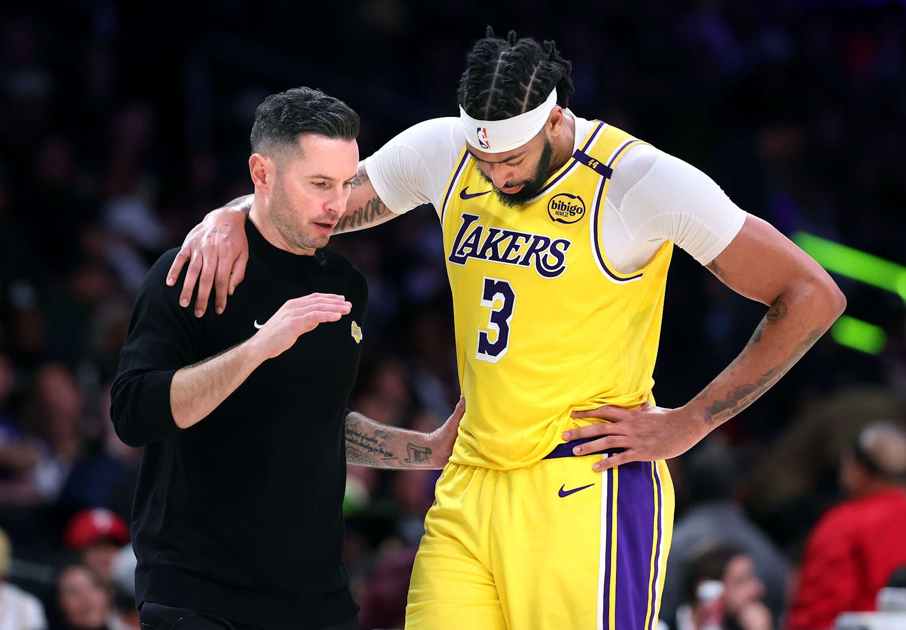 Los Angeles, California November 8, 2024-Lakers head coach JJ Redick and Anthony Davis during a game against the 76ers at Crypto.com Arena Friday. (Wally Skalij/Los Angeles Times via Getty Images)