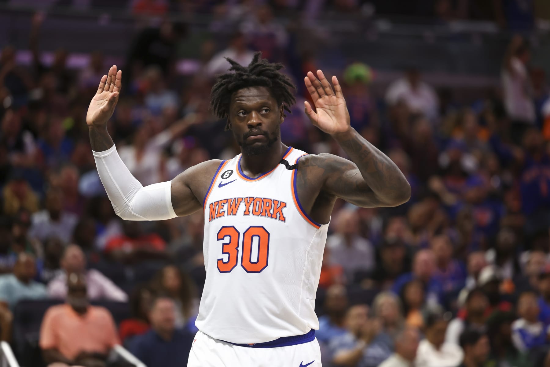 ORLANDO, FLORIDA - MARCH 23: Julius Randle #30 of the New York Knicks reacts against the Orlando Magic during the fourth quarter at Amway Center on March 23, 2023 in Orlando, Florida. NOTE TO USER: User expressly acknowledges and agrees that, by downloading and or using this photograph, User is consenting to the terms and conditions of the Getty Images License Agreement. (Photo by Douglas P. DeFelice/Getty Images)