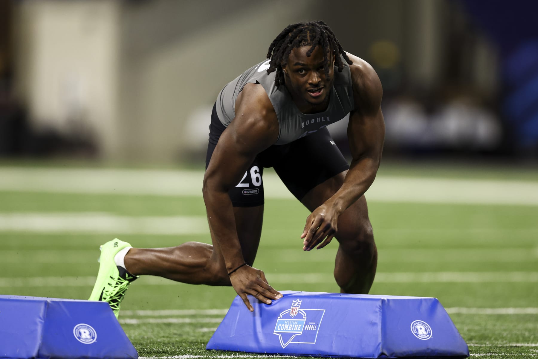 INDIANAPOLIS, INDIANA - FEBRUARY 29: Dallas Turner #LB26 of Alabama participates in a drill during the NFL Combine at Lucas Oil Stadium on February 29, 2024 in Indianapolis, Indiana. (Photo by Kevin Sabitus/Getty Images)