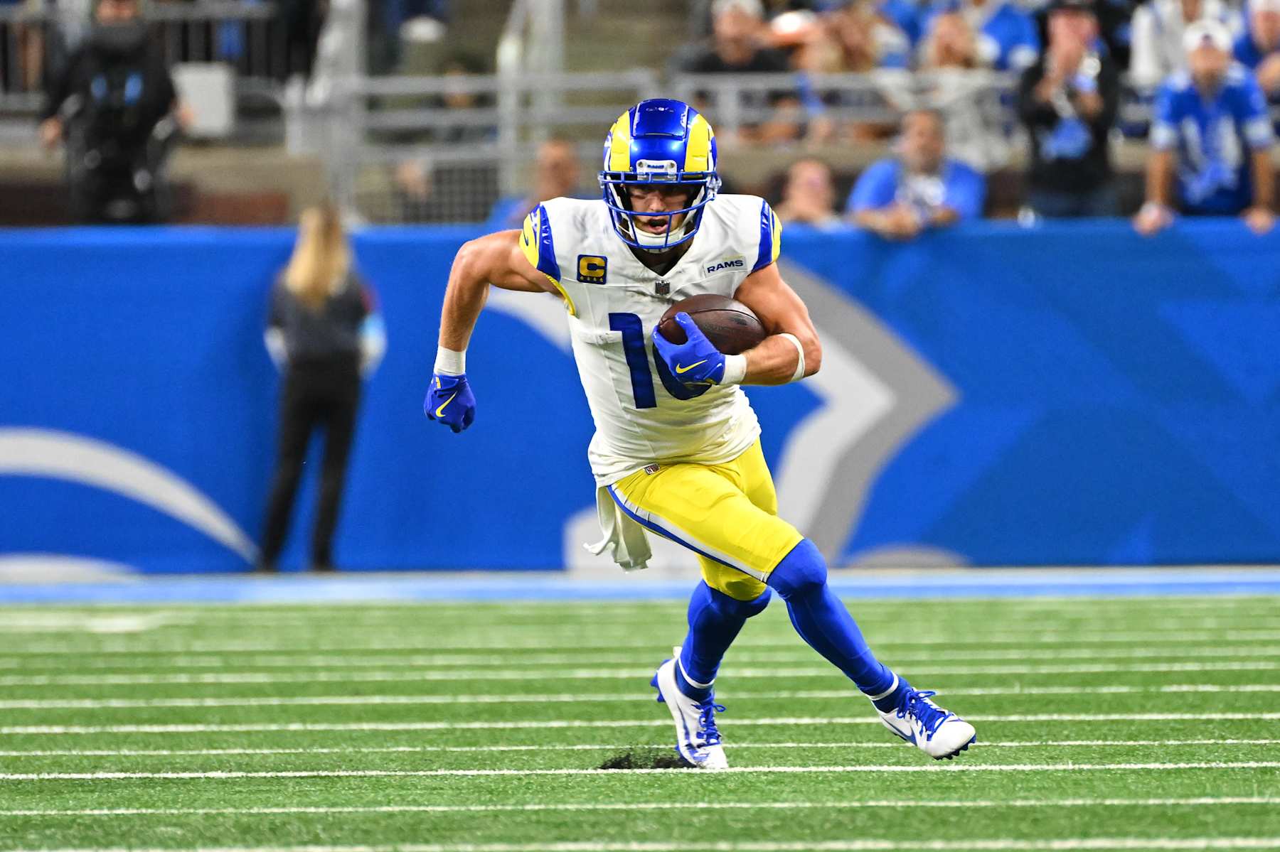 DETROIT, MI - SEPTEMBER 08: Los Angeles Rams wide receiver Cooper Kupp (10) runs wide during the Detroit Lions versus the Los Angeles Rams game on Sunday September 8, 2024 at Ford Field in Detroit, MI. (Photo by Steven King/Icon Sportswire via Getty Images)