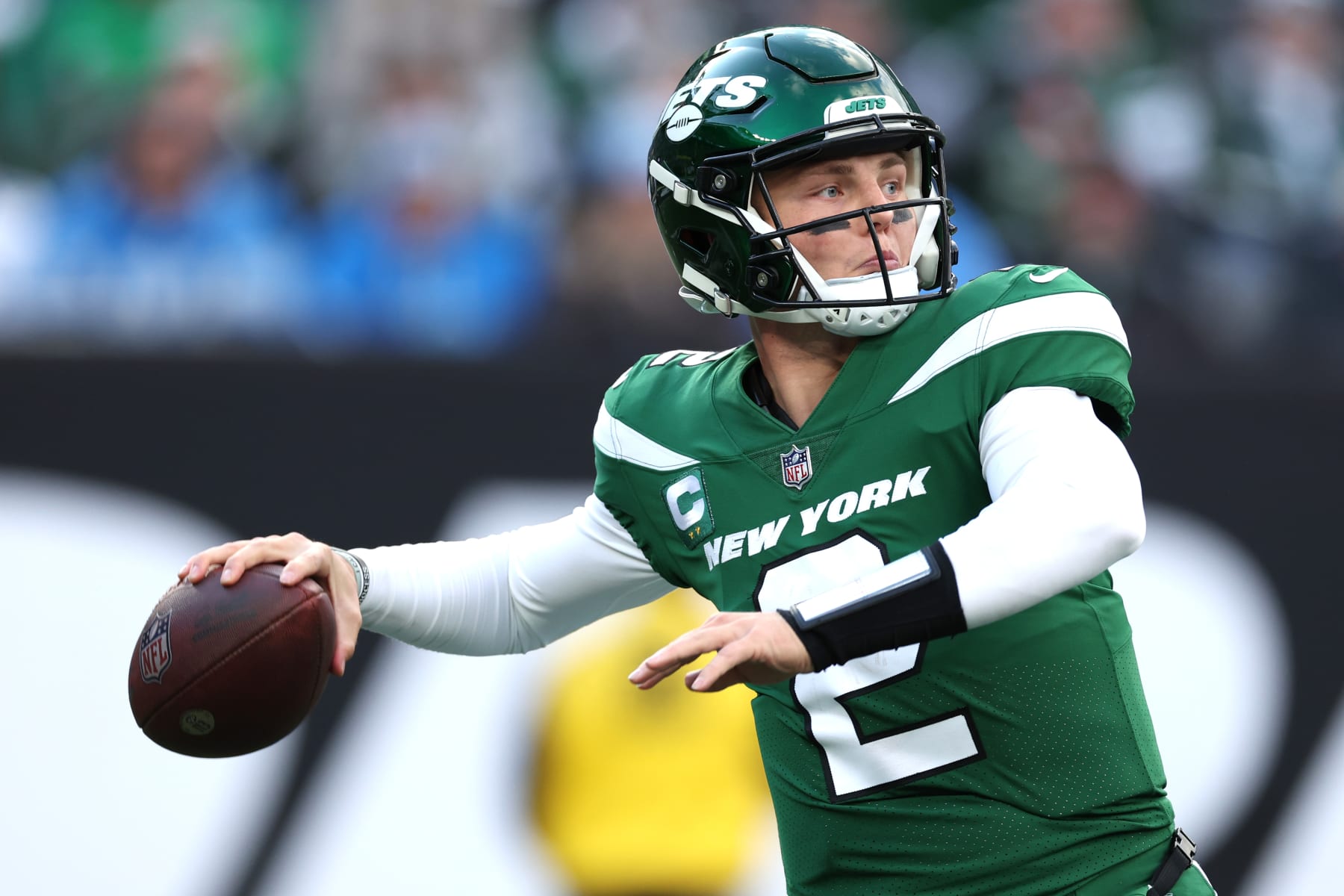 EAST RUTHERFORD, NEW JERSEY - DECEMBER 18: Zach Wilson #2 of the New York Jets throws the ball during the first half against the Detroit Lions at MetLife Stadium on December 18, 2022 in East Rutherford, New Jersey. (Photo by Al Bello/Getty Images)