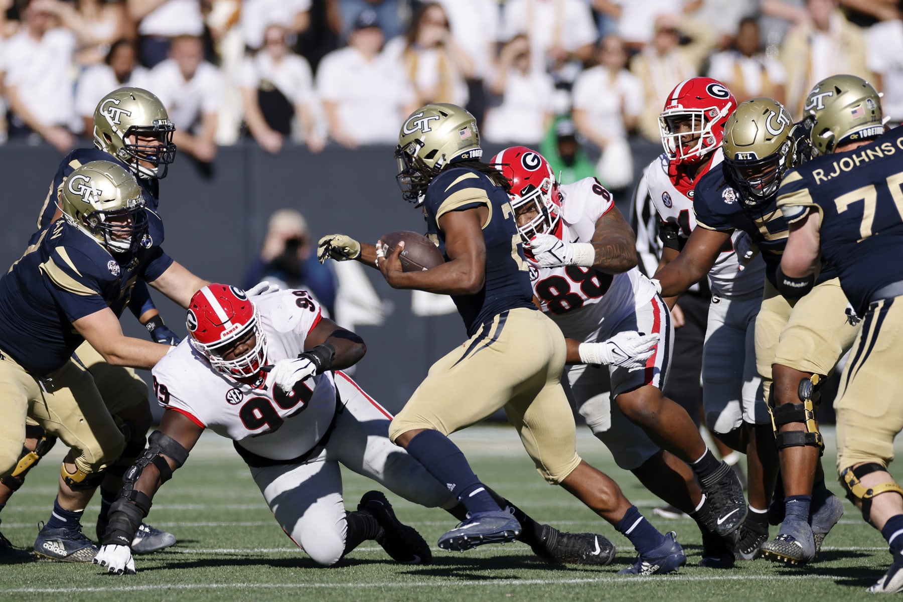 Georgia's Jordan Davis (99) and Jalen Carter (88) collapsing a play against the Georgia Tech Yellow Jackets. 