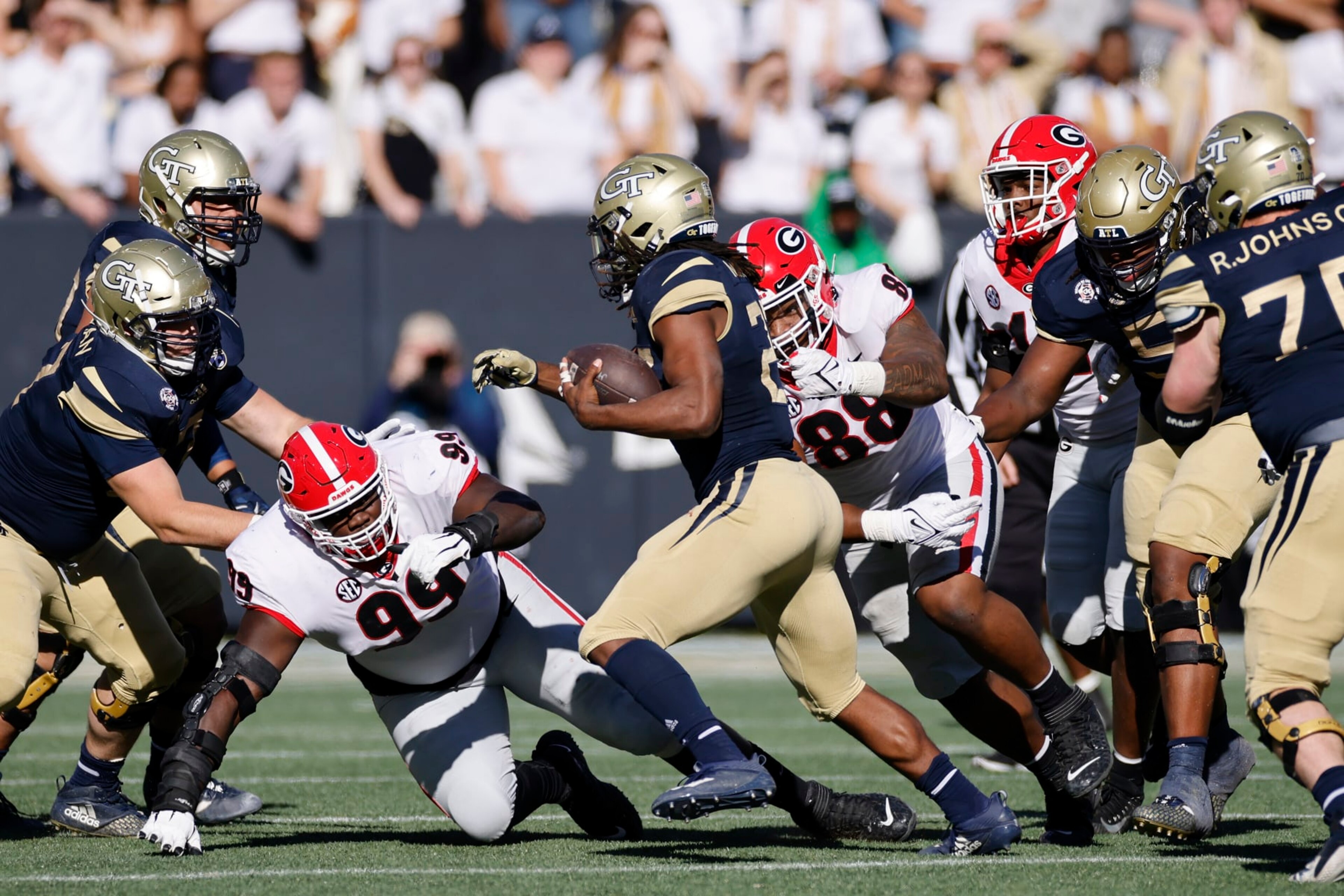 Georgia's Jordan Davis (99) and Jalen Carter (88) collapsing a play against the Georgia Tech Yellow Jackets. 