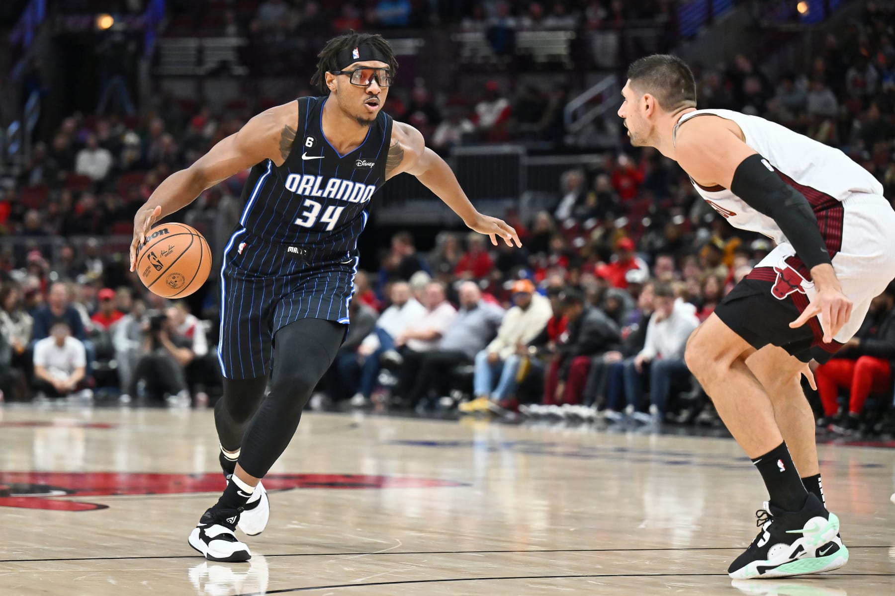 CHICAGO, ILLINOIS - NOVEMBER 18:  Wendell Carter Jr. #34 of the Orlando Magic controls the ball against the Chicago Bulls on November 18, 2022 at the United Center in Chicago, Illinois. Orlando defeated Chicago 108-107.   NOTE TO USER: User expressly acknowledges and agrees that, by downloading and or using this photograph, User is consenting to the terms and conditions of the Getty Images License Agreement.  (Photo by Jamie Sabau/Getty Images)