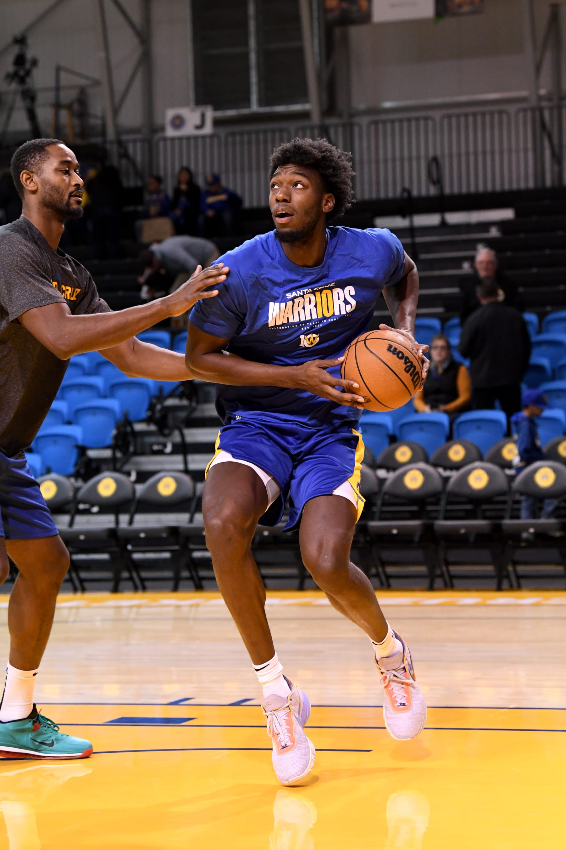 SANTA CRUZ, CA - NOVEMBER 19:  James Wiseman #33 of the Santa Cruz Warriors warms up before taking on the South Bay Lakers during the NBA G-League game on November 19, 2022 at the Kaiser Permanente Arena in Santa Cruz, California. NOTE TO USER: User expressly acknowledges and agrees that, by downloading and or using this photograph, user is consenting to the terms and conditions of Getty Images License Agreement. Mandatory Copyright Notice: Copyright 2022 NBAE (Photo by Noah Graham/NBAE via Getty Images)