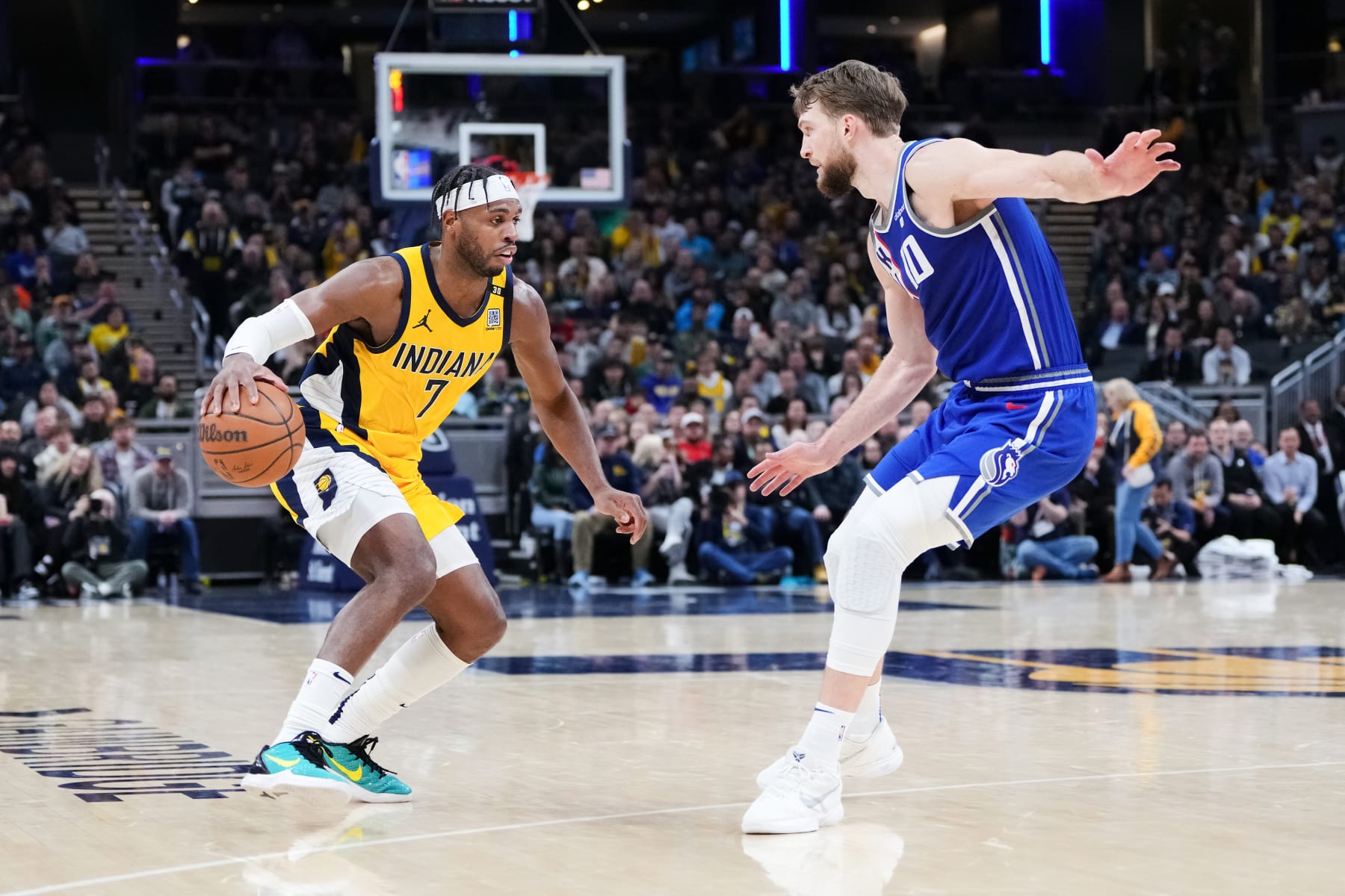 INDIANAPOLIS, INDIANA - FEBRUARY 02: Buddy Hield #7 of the Indiana Pacers dribbles the ball while being guarded by Domantas Sabonis #10 of the Sacramento Kings in the third quarter at Gainbridge Fieldhouse on February 02, 2024 in Indianapolis, Indiana. NOTE TO USER: User expressly acknowledges and agrees that, by downloading and or using this photograph, User is consenting to the terms and conditions of the Getty Images License Agreement. (Photo by Dylan Buell/Getty Images)