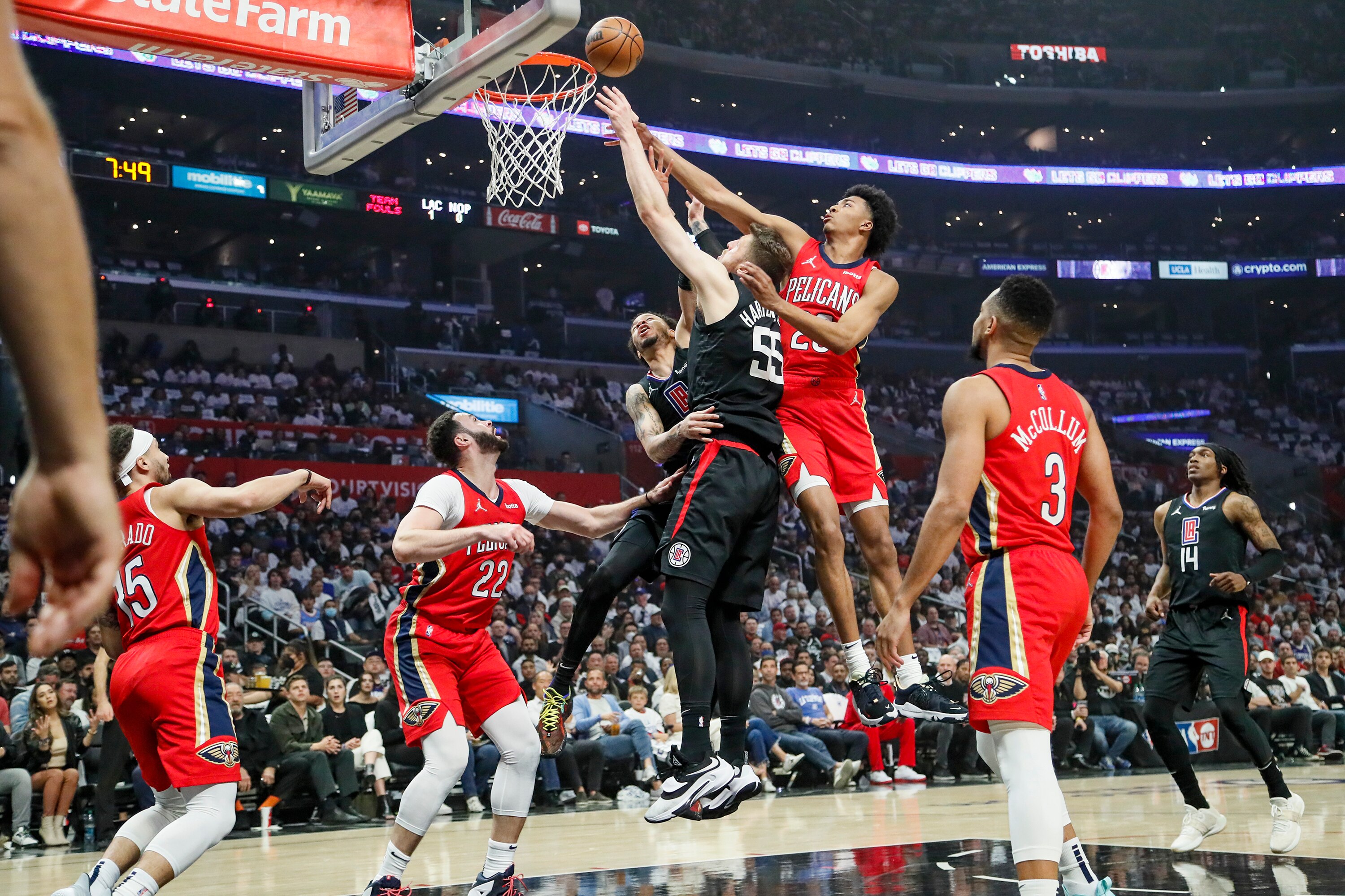 Los Angeles, CA, Friday, April 15, 2022 New Orleans Pelicans guard Trey Murphy III (25) jumps over LA Clippers center Isaiah Hartenstein (55) for a rebound during first half action in the NBA Play-In tournament at Crypto.com Arena. (Robert Gauthier/Los Angeles Times via Getty Images) Los Angeles, CA, Friday, April 15, 2022 New Orleans Pelicans guard Trey Murphy III (25) jumps over LA Clippers center Isaiah Hartenstein (55) for a rebound during first half action in the NBA Play-In tournament at Crypto.com Arena. (Robert Gauthier/Los Angeles Times via Getty Images)