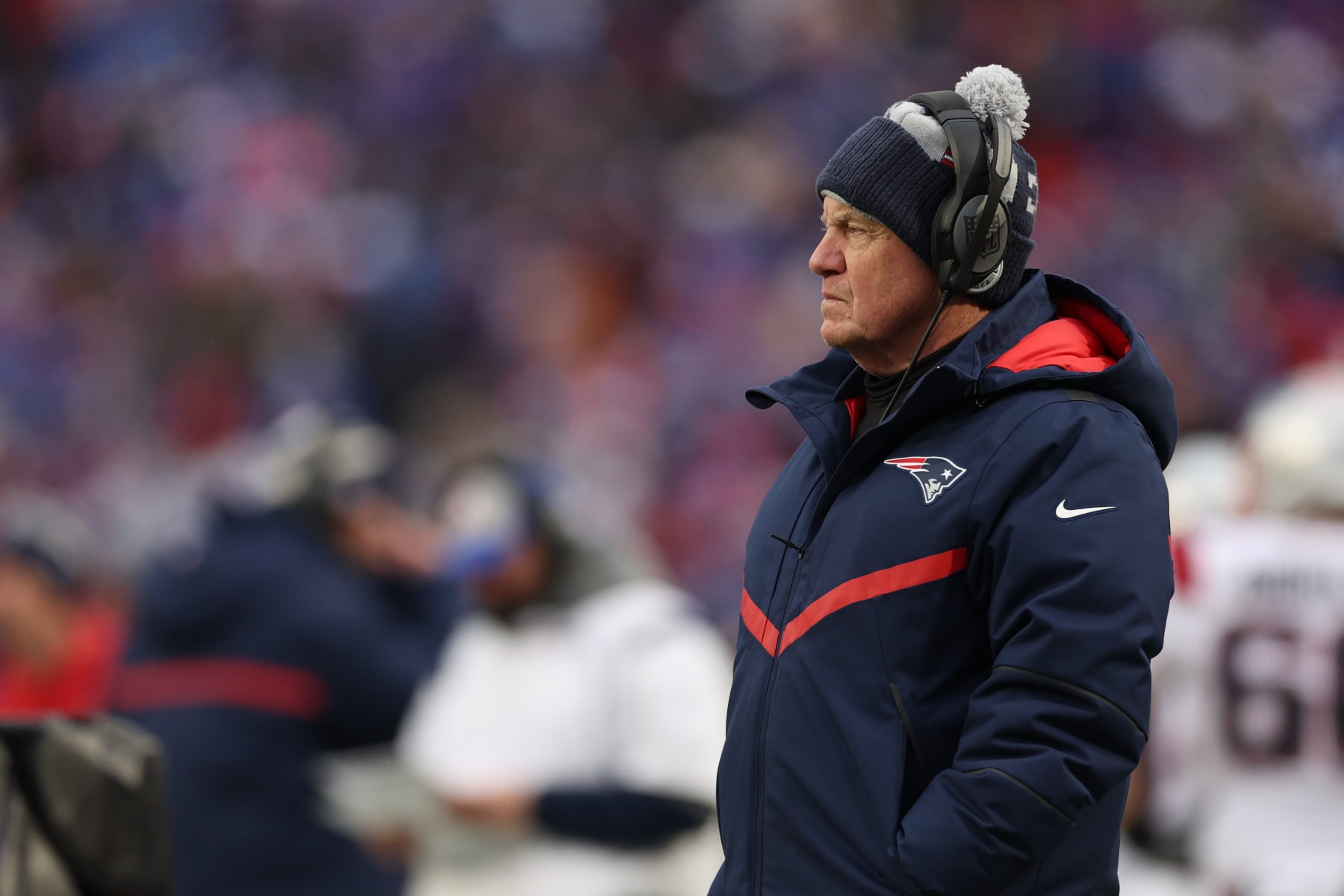 Football: New England Patriots head coach Bill Belichick looks on vs. Buffalo Bills at Highmark Stadium.
Buffalo, NY 1/8/2023
CREDIT: Simon Bruty (Photo by Simon Bruty/Sports Illustrated via Getty Images)
(Set Number: X164272 TK1)