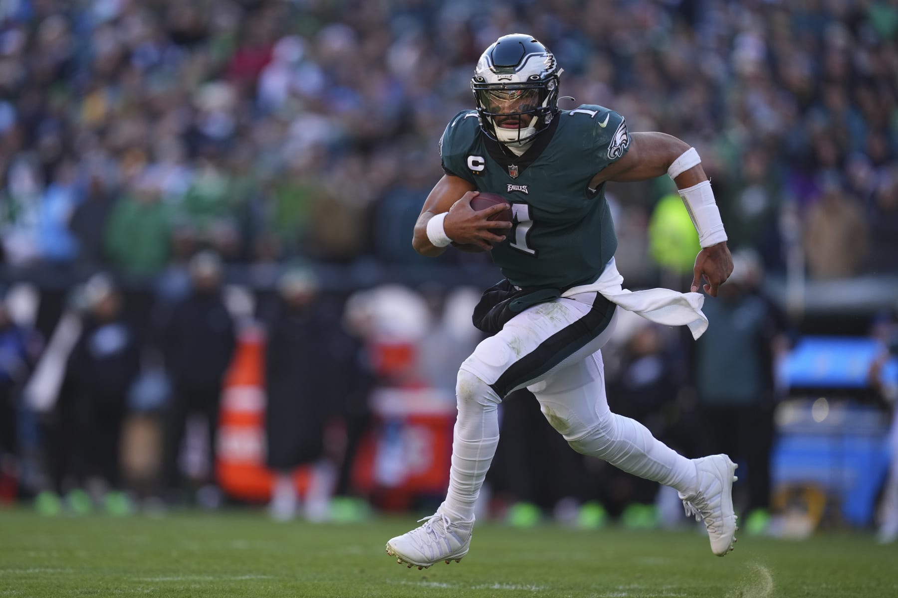 PHILADELPHIA, PA - DECEMBER 04: Jalen Hurts #1 of the Philadelphia Eagles runs the ball against the Tennessee Titans at Lincoln Financial Field on December 4, 2022 in Philadelphia, Pennsylvania. (Photo by Mitchell Leff/Getty Images)