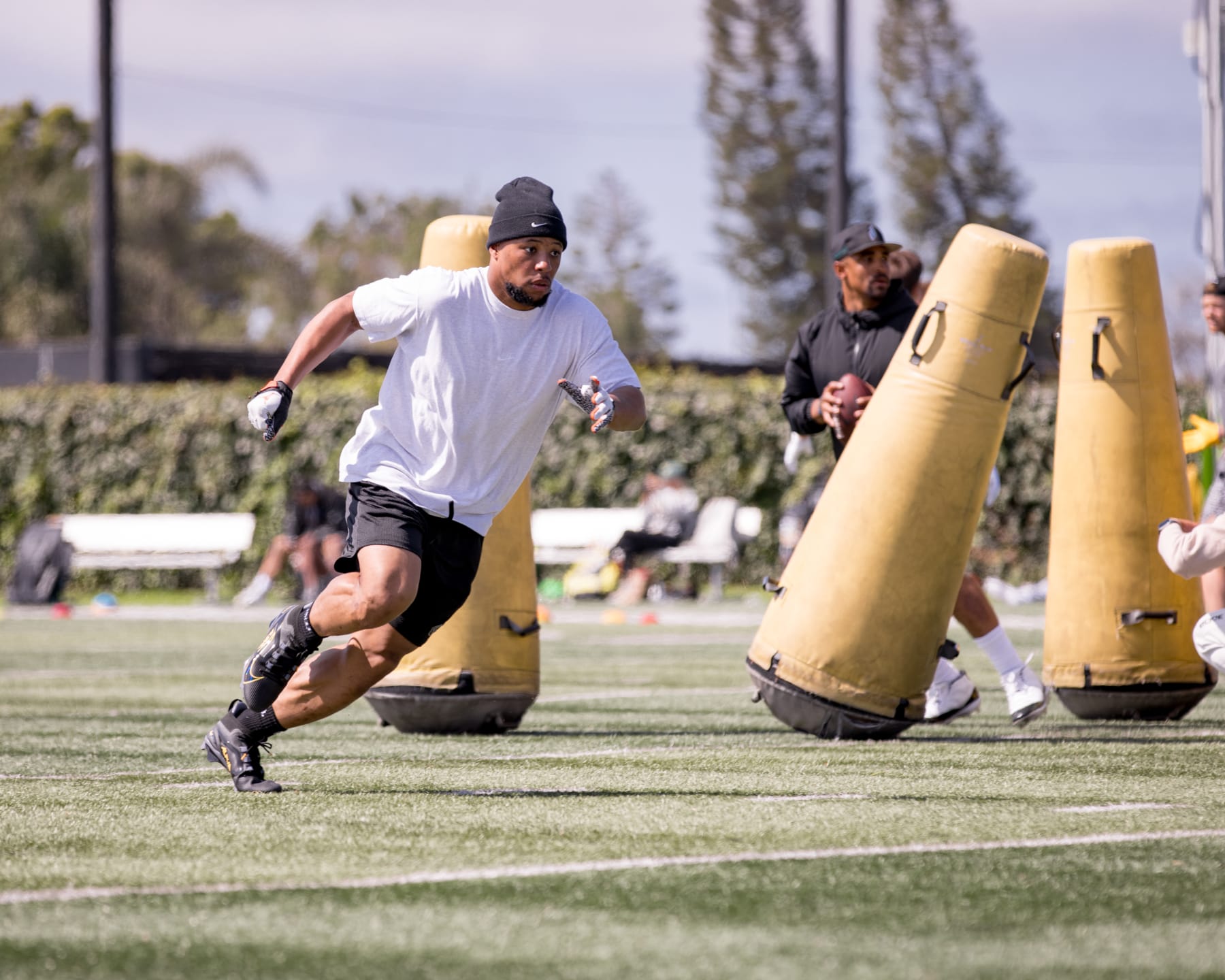 New Eagles running back Saquon Barkley working with Jalen Hurts