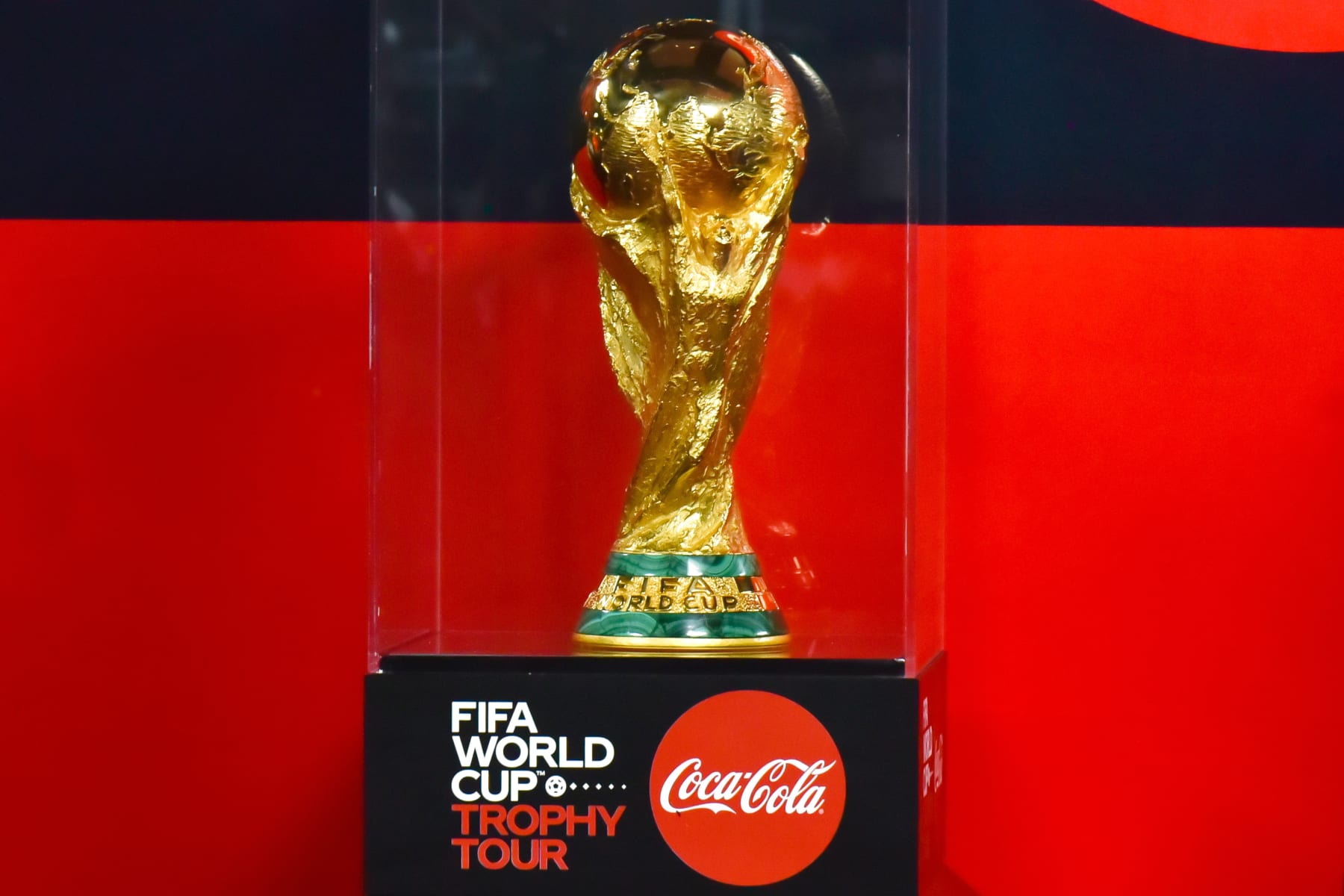 Katar 2022 FIFA DÃ¼nya KupasÄ± mÃ¼sabakalarÄ±nÄ± tanÄ±tmak amacÄ±yla dÃ¼zenlenen "DÃ¼nya KupasÄ± Turu" organizasyonu kapsamÄ±nda, FIFA DÃ¼nya KupasÄ±, Kamerun'un baÅkenti Yaunde'ye getirildi. (Photo by Saabi Jeakespier/Anadolu Agency via Getty Images)