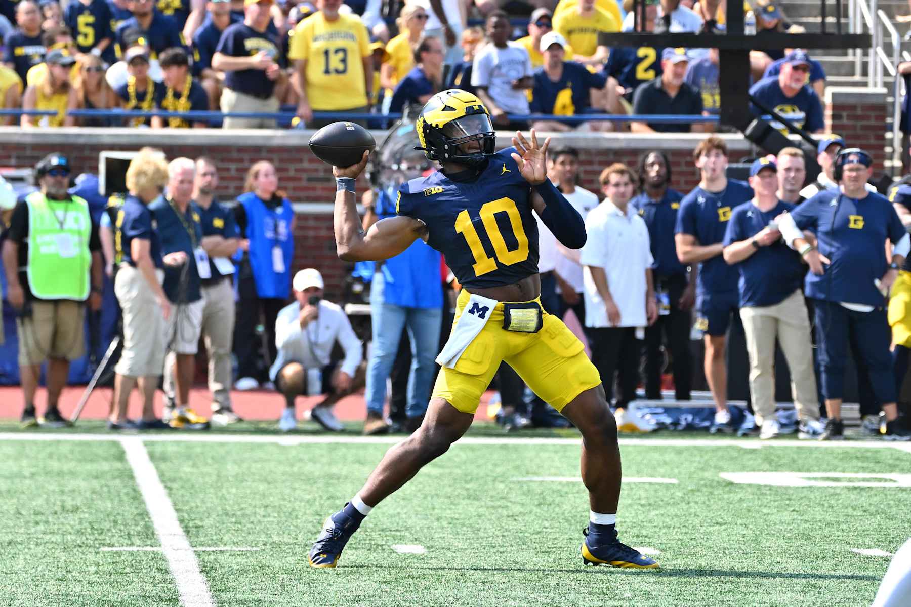 DETROIT, MI - SEPTEMBER 15: Michigan Wolverines quarterback Alex Orji (10) drops back to pass during the Detroit Lions versus the Tampa Bay Buccaneers game on Sunday September 15, 2024 at Ford Field in Detroit, MI. (Photo by Steven King/Icon Sportswire via Getty Images)