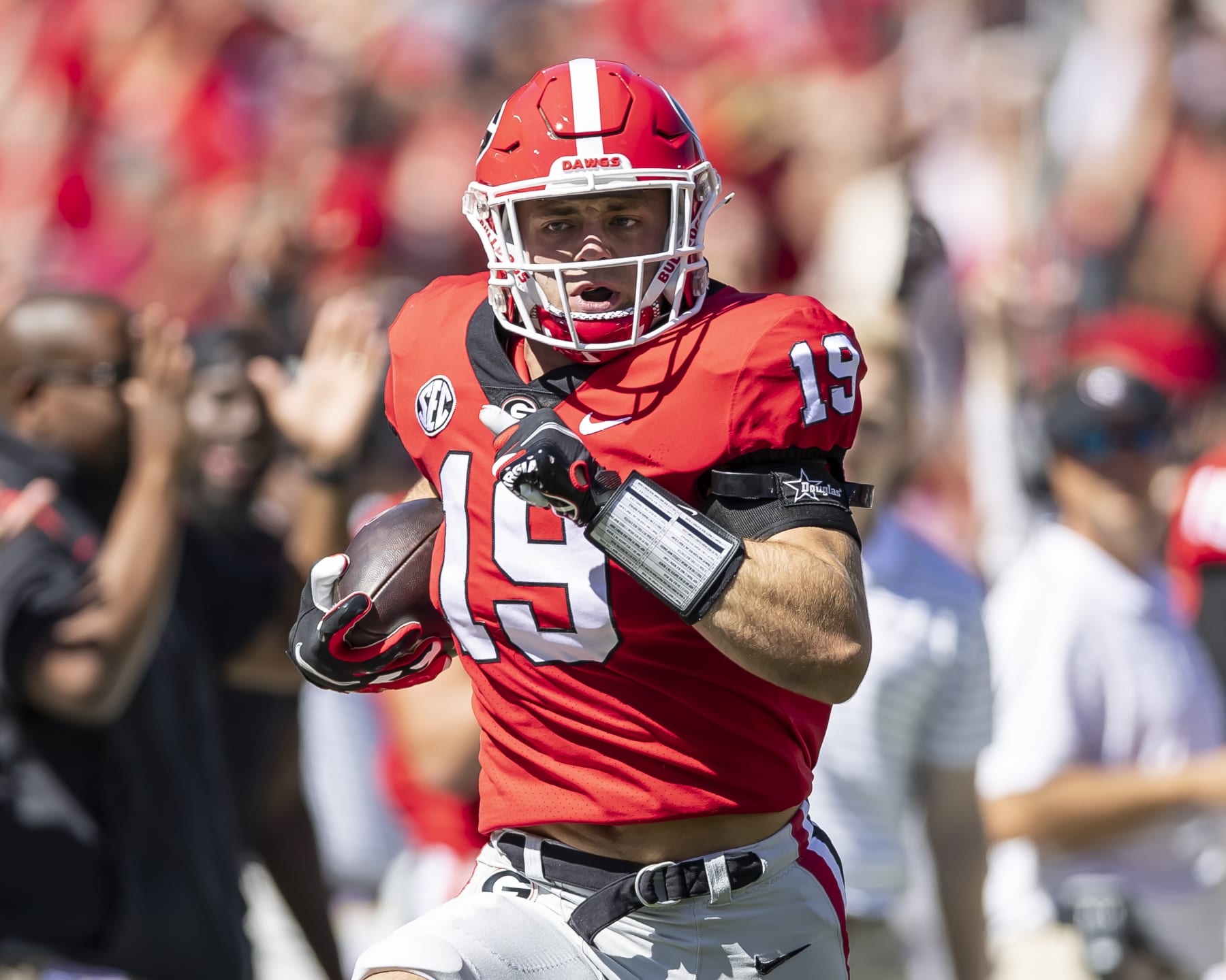 ATHENS, GA - SEPTEMBER 24: Brock Bowers #19 of the Georgia Bulldogs runs for Georgias first touchdown during a game between Kent State Golden Flashes and Georgia Bulldogs at Sanford Stadium on September 24, 2022 in Athens, Georgia. (Photo by Steve Limentani/ISI Photos/Getty Images)