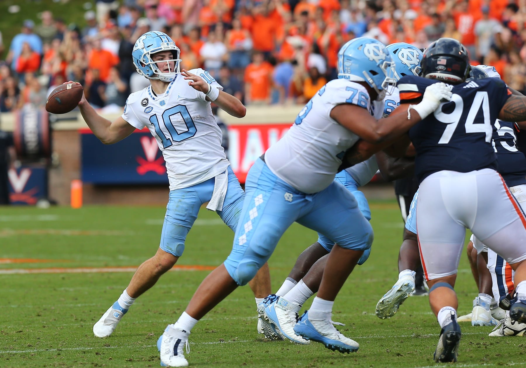 CHARLOTTESVILLE, VA - NOVEMBER 05: North Carolina Tar Heels quarterback Drake Maye (10) throws a pass from the pocket during a college football game between the North Carolina Tar Heels and the Virginia Cavaliers on November 05, 2022, at Scott Stadium in Charlottesville, VA. (Photo by Lee Coleman/Icon Sportswire via Getty Images)