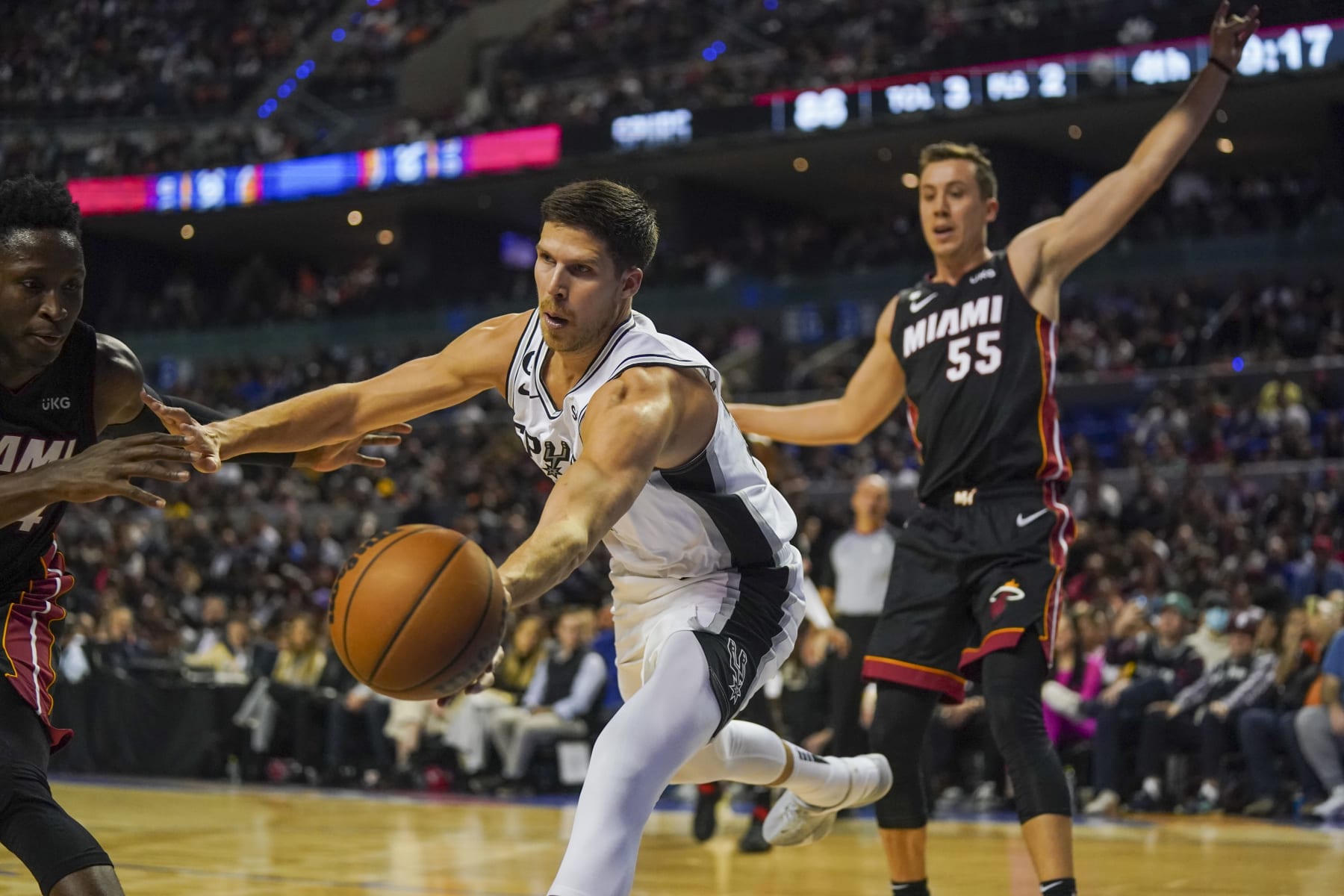 San Antonio Spurs' Doug McDermott chases a loose ball during the second half of an NBA basketball game against Miami Heat, at the Mexico Arena in Mexico City, Saturday, Dec. 17, 2022. (AP Photo/Fernando Llano)