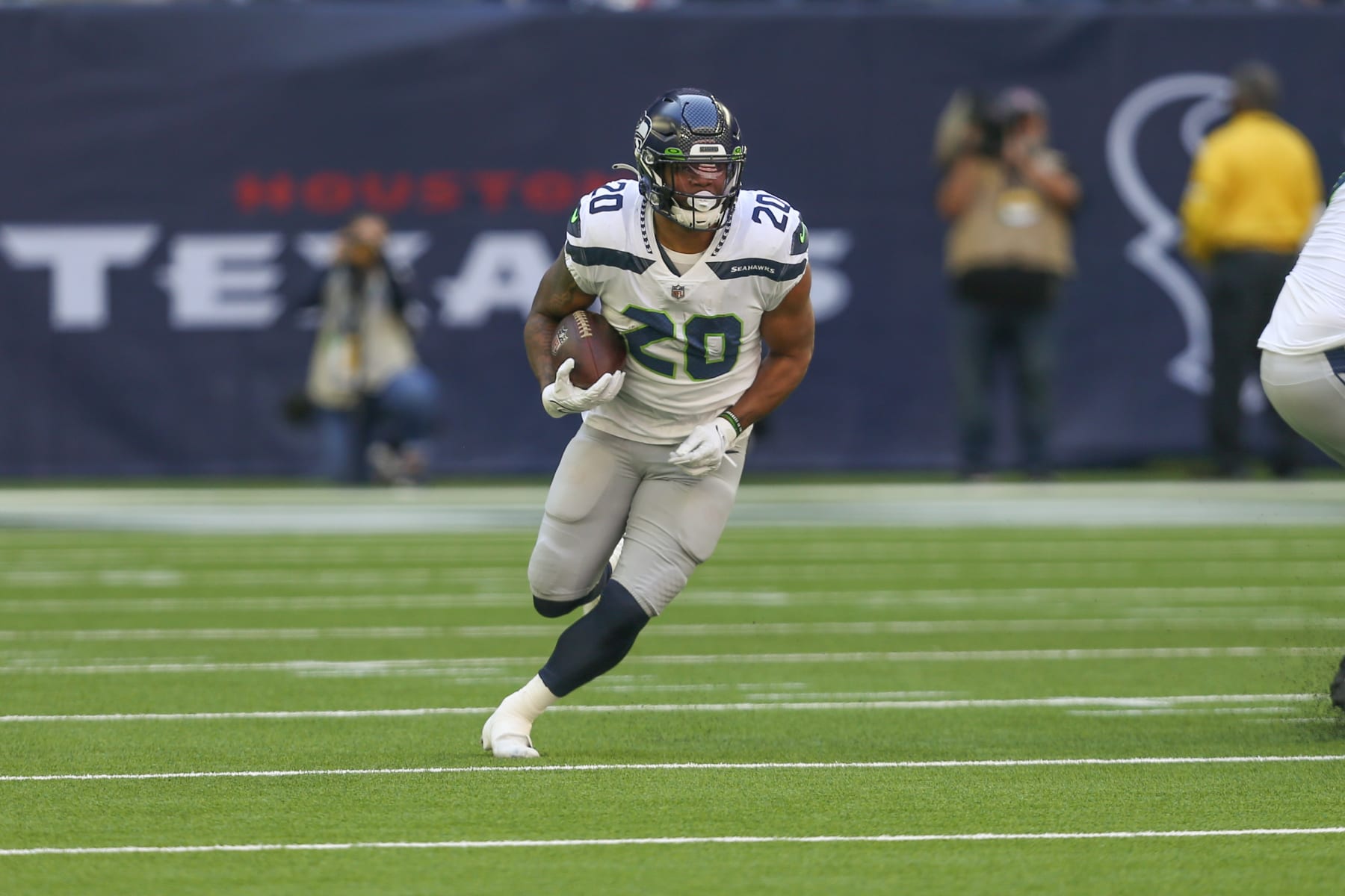 HOUSTON, TX - DECEMBER 12: Seattle Seahawks running back Rashaad Penny (20) runs upfield during the game between the Houston Texans and Seattle Seahawks on December 12, 2021 at NRG Stadium in Houston, TX. (Photo by George Walker/Icon Sportswire via Getty Images) HOUSTON, TX - DECEMBER 12: Seattle Seahawks running back Rashaad Penny (20) runs upfield during the game between the Houston Texans and Seattle Seahawks on December 12, 2021 at NRG Stadium in Houston, TX. (Photo by George Walker/Icon Sportswire via Getty Images)
