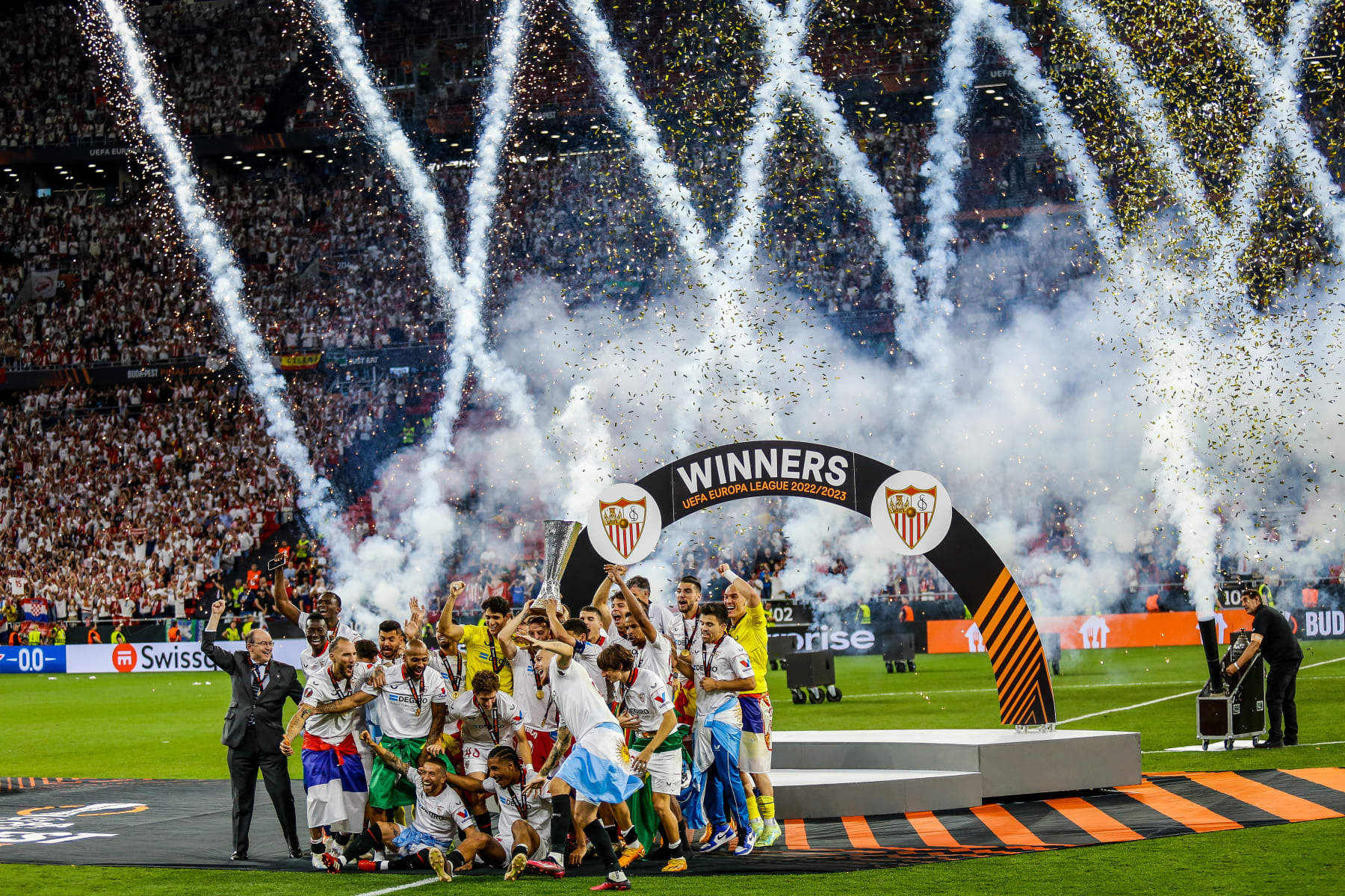 BUDAPEST, HUNGARY - 2023/06/01: Sevilla's players celebrate after winning the penalty shootout of the UEFA Europa League final football match between Sevilla FC and AS Roma at the Puskas Arena. Final score; Sevilla 1:1 AS Roma (penalties 4:1). (Photo by Mohammad Javad Abjoushak/SOPA Images/LightRocket via Getty Images)