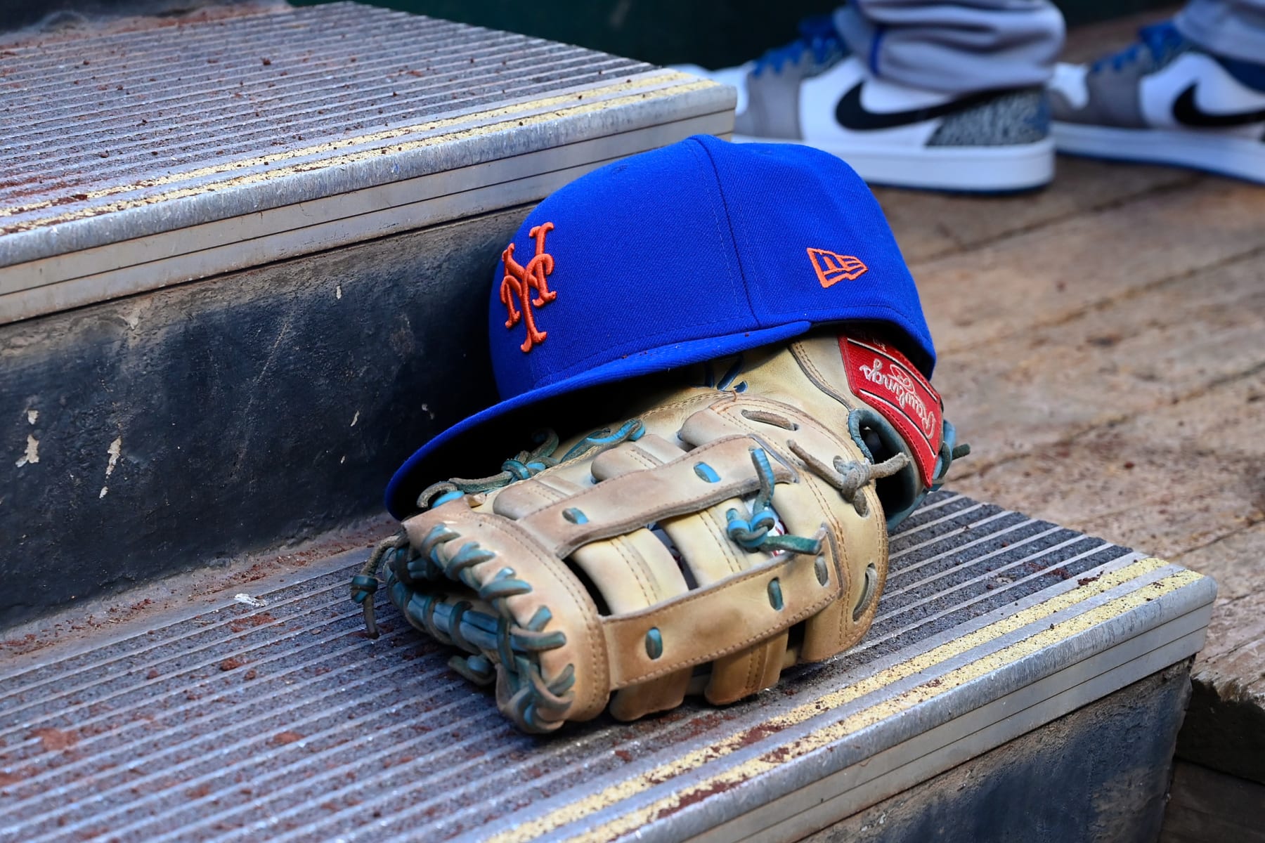 ST LOUIS, MISSOURI - AUGUST 18: A New York Mets hat and glove are seen sitting on the steps prior to a game against the St. Louis Cardinals at Busch Stadium on August 18, 2023 in St Louis, Missouri. (Photo by Joe Puetz/Getty Images)