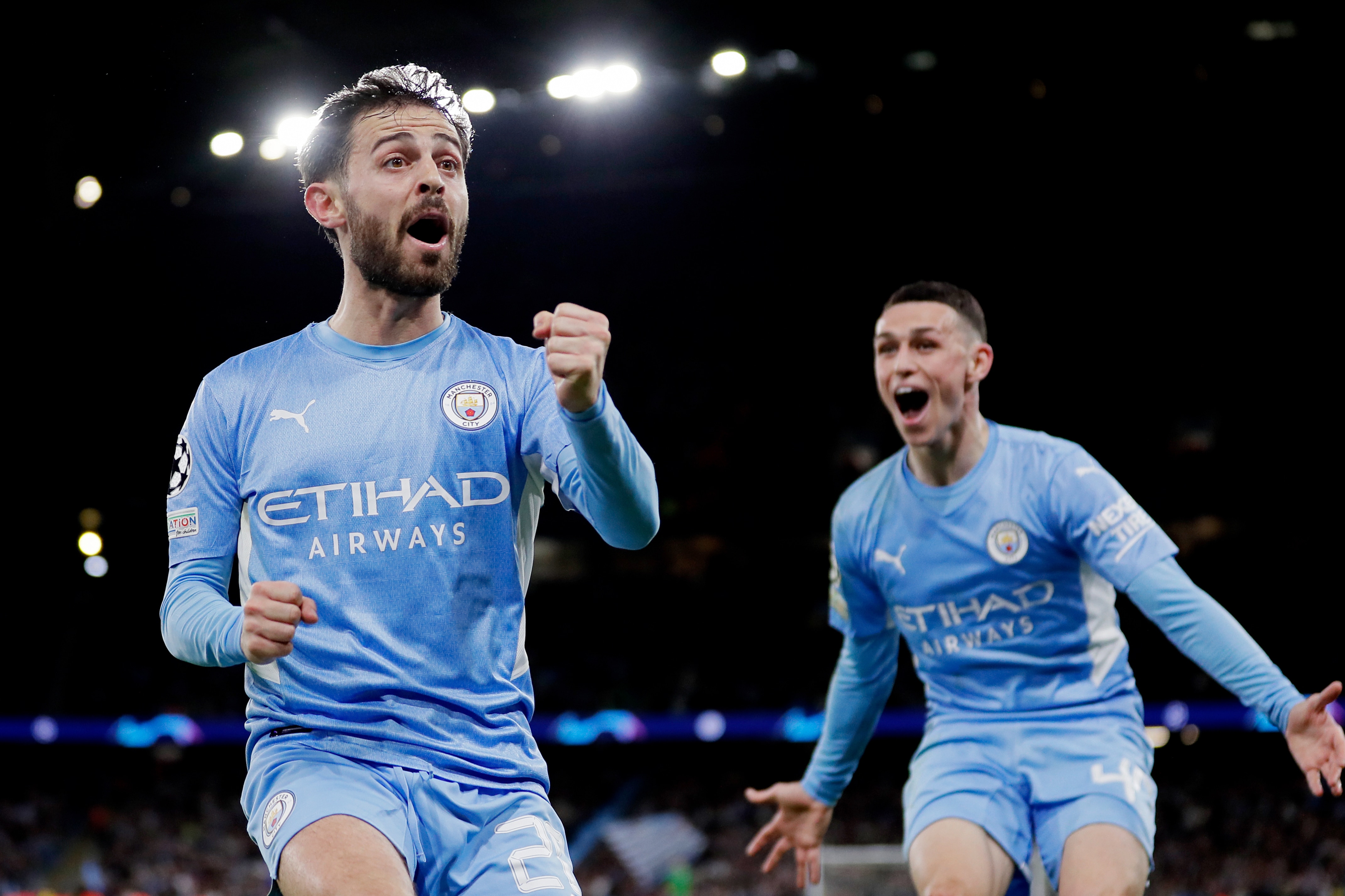 MANCHESTER, UNITED KINGDOM - APRIL 26: Bernardo Silva of Manchester City celebrates 4-2 with Phil Foden of Manchester City  during the UEFA Champions League  match between Manchester City v Real Madrid at the Etihad Stadium on April 26, 2022 in Manchester United Kingdom (Photo by David S. Bustamante/Soccrates/Getty Images)