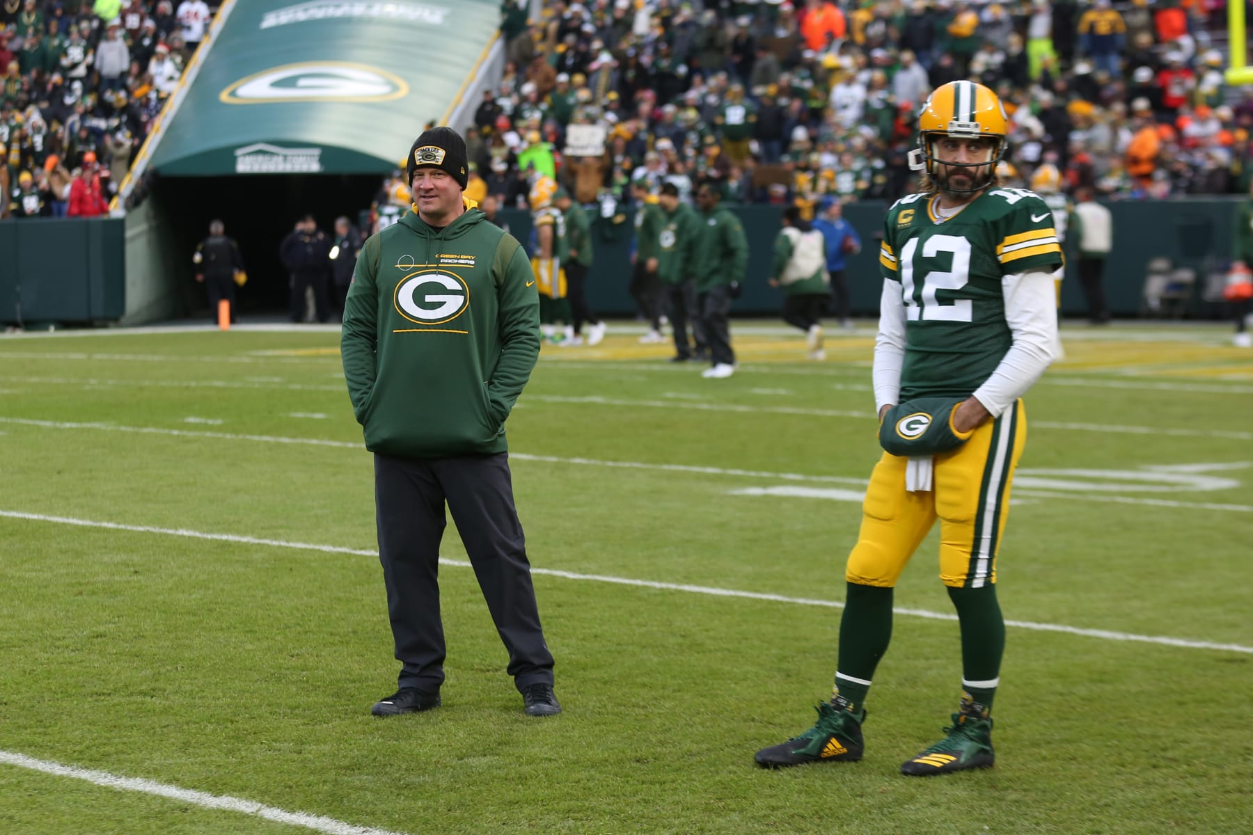 GREEN BAY, WI - DECEMBER 25: Green Bay Packers Offensive Coordinator Nathaniel Hackett looks on as Green Bay Packers quarterback Aaron Rodgers (12) warms up during a game between the Green Bay Packers and the Cleveland Browns on December 25, 2021 at Lambeau Field in Green Bay, WI. (Photo by Larry Radloff/Icon Sportswire via Getty Images)