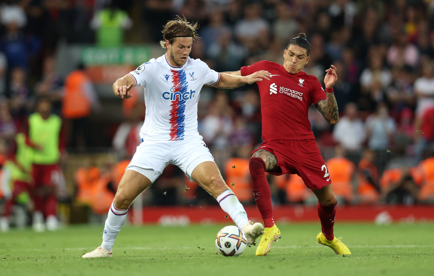 LIVERPOOL, ENGLAND - AUGUST 15: Darwin Nunez of Liverpool battles for possession with Joachim Andersen of Crystal Palace during the Premier League match between Liverpool FC and Crystal Palace at Anfield on August 15, 2022 in Liverpool, England. (Photo by Clive Brunskill/Getty Images) LIVERPOOL, ENGLAND - AUGUST 15: Darwin Nunez of Liverpool battles for possession with Joachim Andersen of Crystal Palace during the Premier League match between Liverpool FC and Crystal Palace at Anfield on August 15, 2022 in Liverpool, England. (Photo by Clive Brunskill/Getty Images)