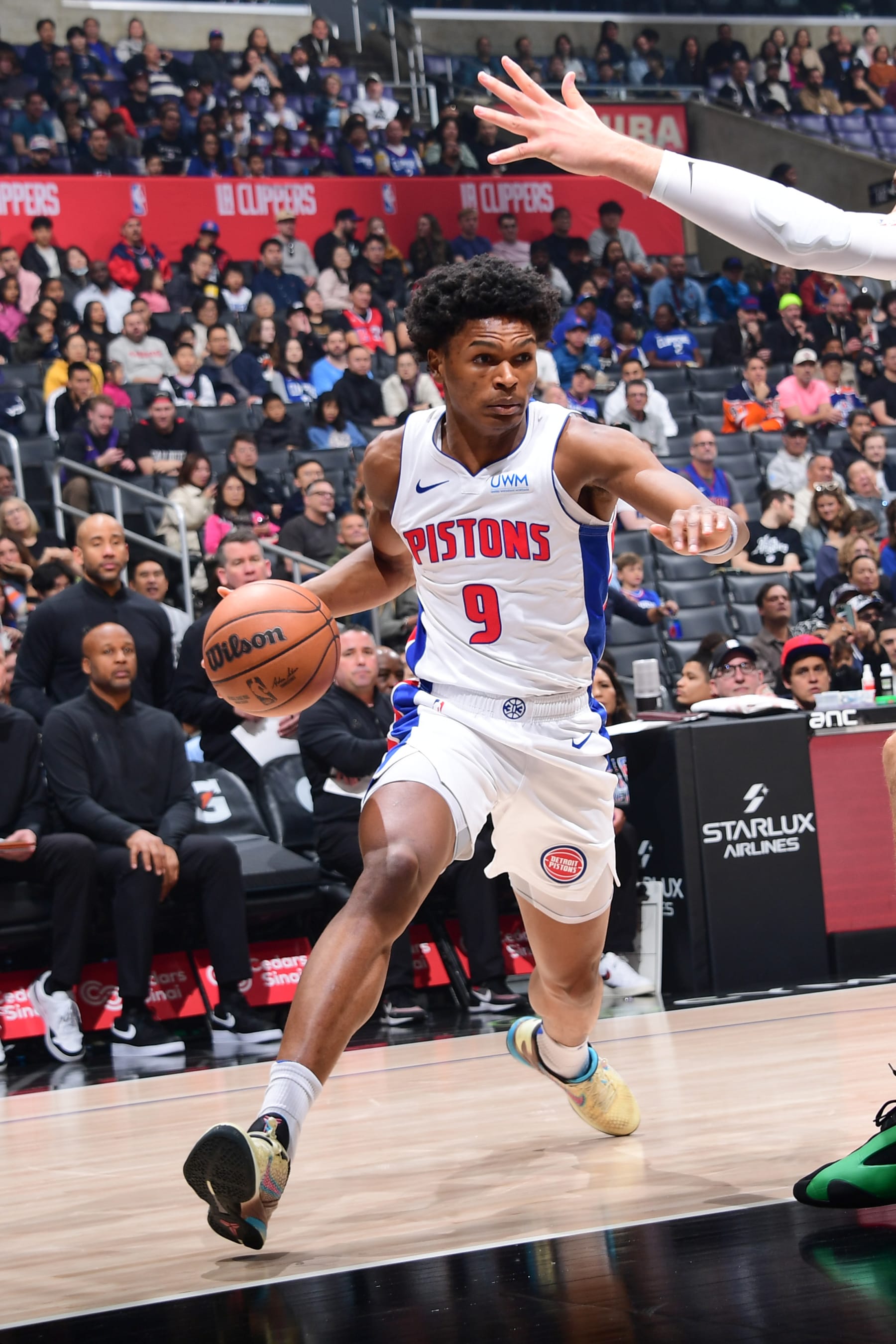 LOS ANGELES, CA - FEBRUARY 10:  Ausar Thompson #9 of the Detroit Pistons goes to the basket during the game on February 10, 2024 at Crypto.Com Arena in Los Angeles, California. NOTE TO USER: User expressly acknowledges and agrees that, by downloading and/or using this Photograph, user is consenting to the terms and conditions of the Getty Images License Agreement. Mandatory Copyright Notice: Copyright 2024 NBAE (Photo by Adam Pantozzi/NBAE via Getty Images)