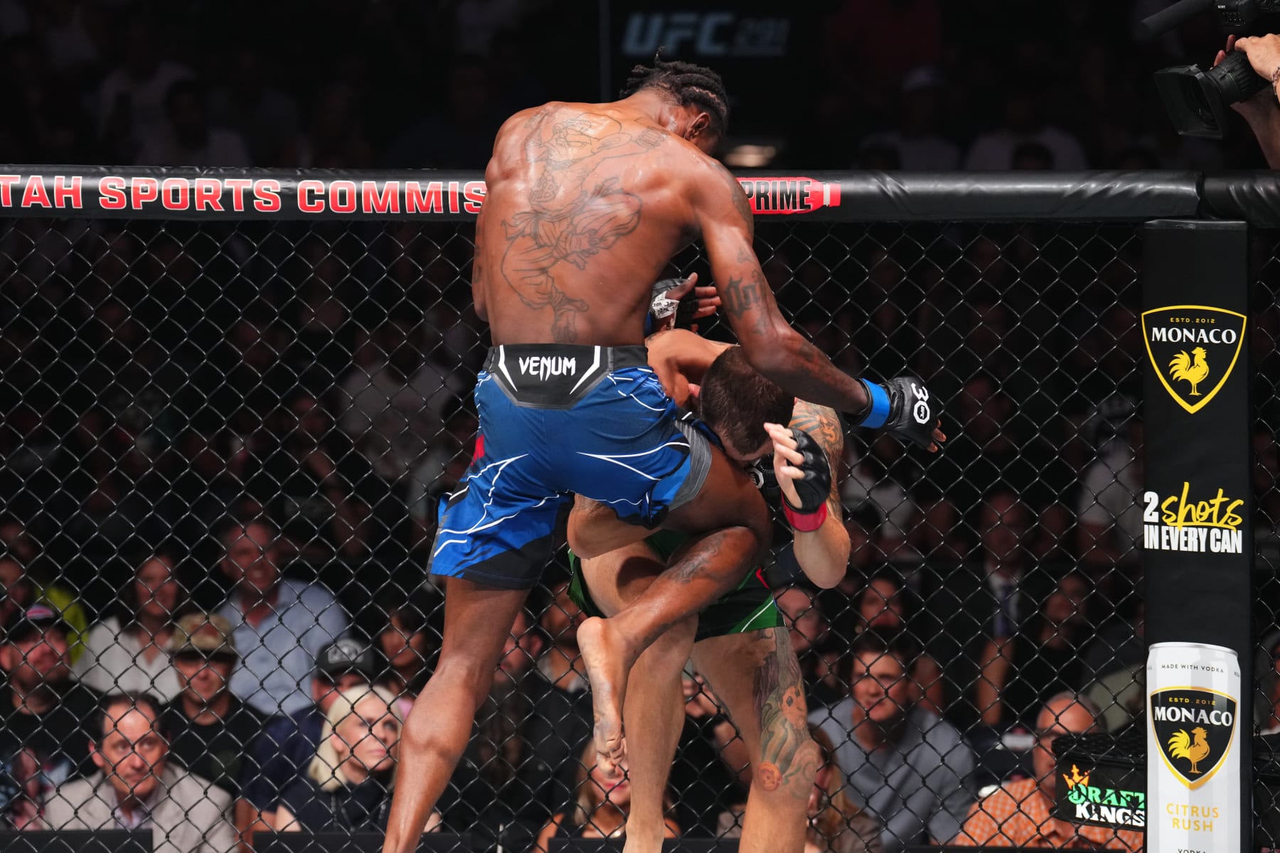 SALT LAKE CITY, UTAH - JULY 29: (L-R) Kevin Holland knees Michael Chiesa in a welterweight fight during the UFC 291 event at Delta Center on July 29, 2023 in Salt Lake City, Utah. (Photo by Josh Hedges/Zuffa LLC via Getty Images)