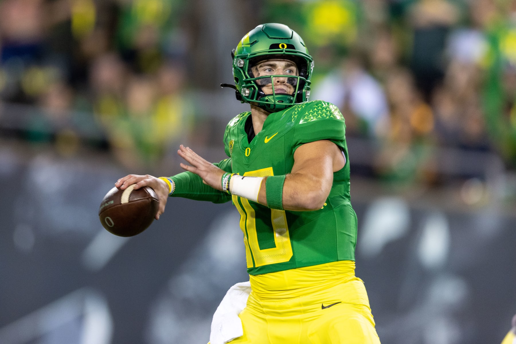 EUGENE, OR - OCTOBER 01: Quarterback Bo Nix #10 of the Oregon Ducks passes the ball against the Stanford Cardinal during the first half at Autzen Stadium on October 1, 2022 in Eugene, Oregon. (Photo by Tom Hauck/Getty Images)