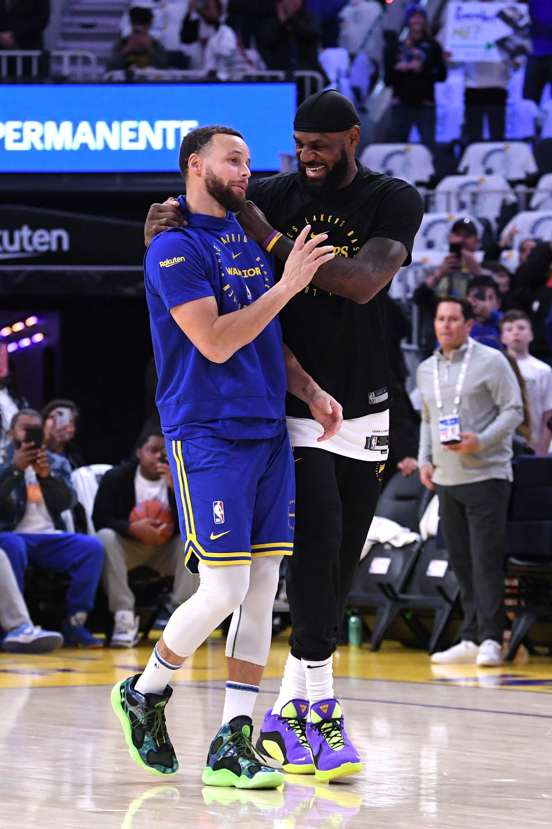 SAN FRANCISCO, CA - DECEMBER 25: LeBron James #23 of the Los Angeles Lakers and Stephen Curry #30 of the Golden State Warriors talk before the game on December 25, 2024 at Chase Center in San Francisco, California. NOTE TO USER: User expressly acknowledges and agrees that, by downloading and or using this photograph, user is consenting to the terms and conditions of Getty Images License Agreement. Mandatory Copyright Notice: Copyright 2024 NBAE (Photo by Noah Graham/NBAE via Getty Images)