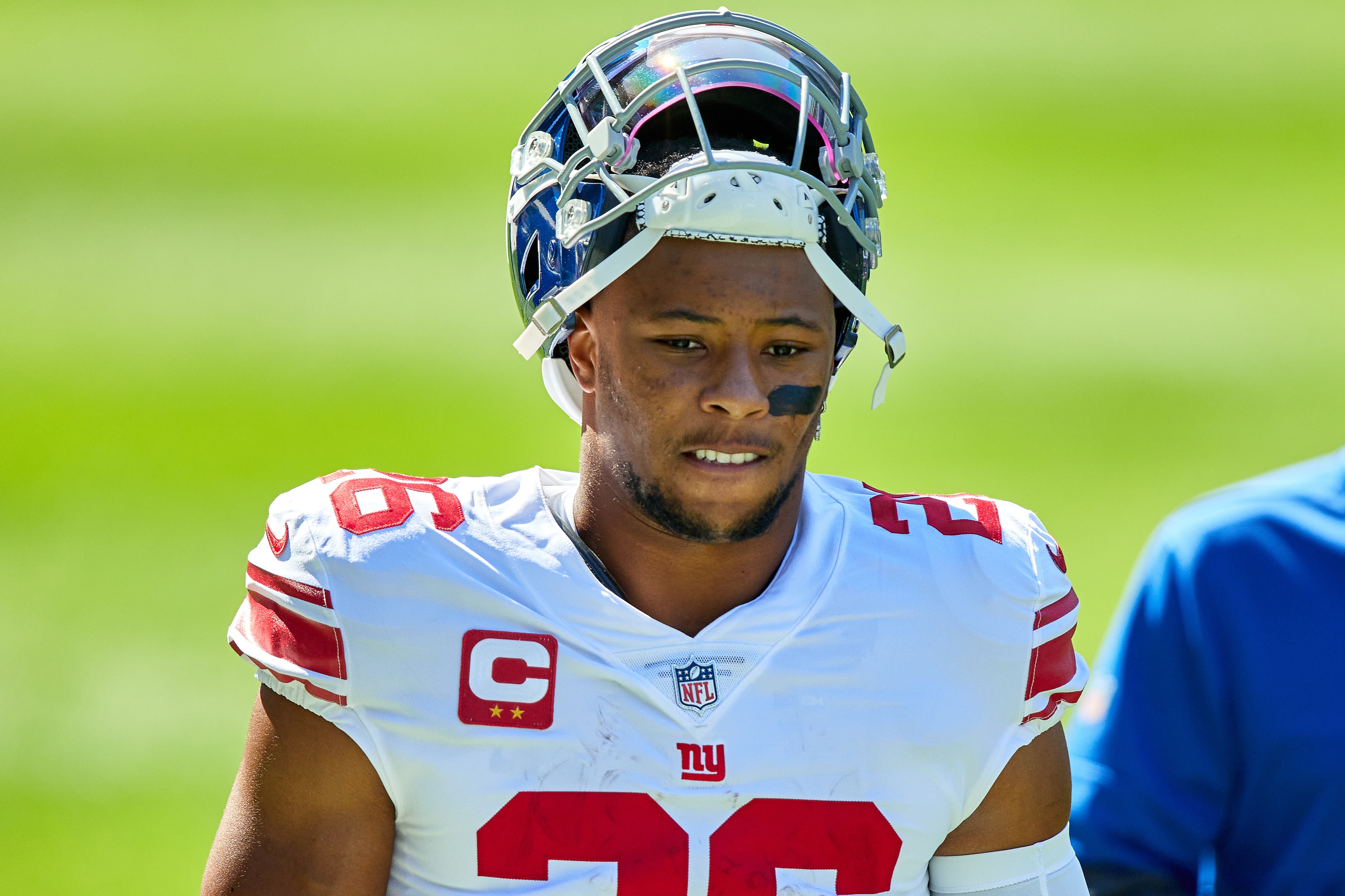 CHICAGO, IL - SEPTEMBER 20: New York Giants running back Saquon Barkley (26) looks on in action during a game between the Chicago Bears and the New York Giants on September 20, 2020 at Soldier Field in Chicago, IL. (Photo by Robin Alam/Icon Sportswire via Getty Images)
