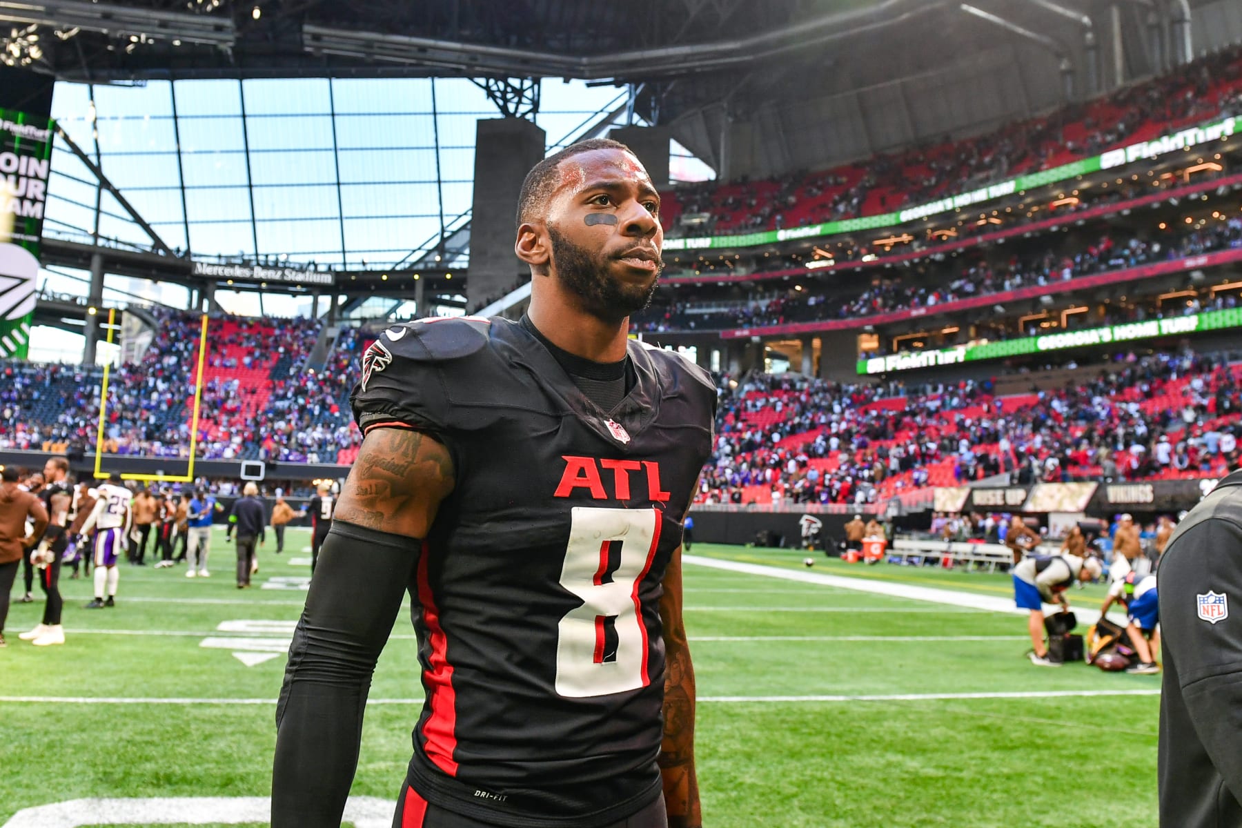 ATLANTA, GA  NOVEMBER 05:  Atlanta tight end Kyle Pitts (8) reacts following the conclusion of the NFL game between the Minnesota Vikings and the Atlanta Falcons on November 5th, 2023 at Mercedes-Benz Stadium in Atlanta, GA.  (Photo by Rich von Biberstein/Icon Sportswire via Getty Images)