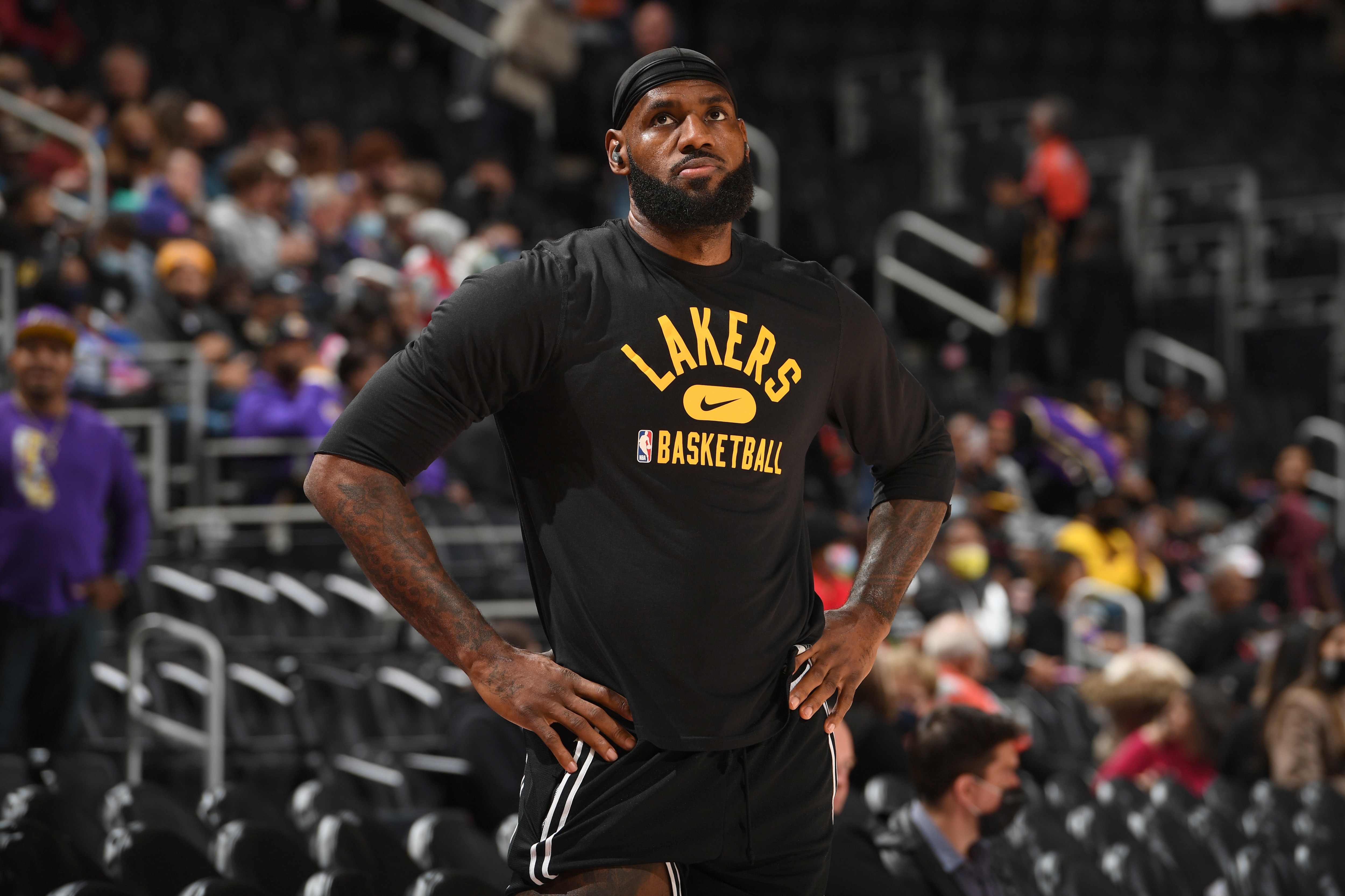 DETROIT, MI - NOVEMBER 21: LeBron James #6 of the Los Angeles Lakers warms up prior to the game against the Detroit Pistons on November 21, 2021 at Little Caesars Arena in Detroit, Michigan. NOTE TO USER: User expressly acknowledges and agrees that, by downloading and/or using this photograph, User is consenting to the terms and conditions of the Getty Images License Agreement. Mandatory Copyright Notice: Copyright 2021 NBAE (Photo by Chris Schwegler/NBAE via Getty Images)