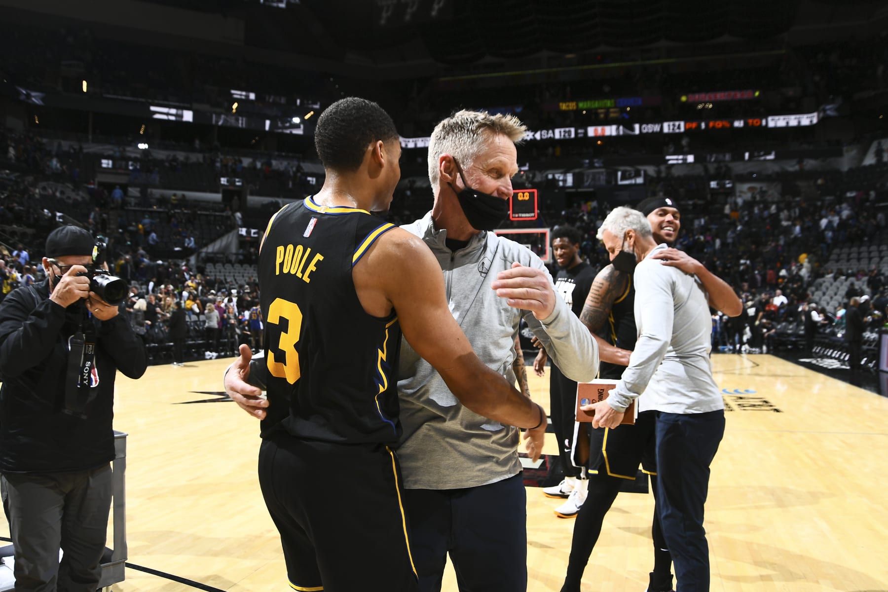SAN ANTONIO, TX - FEBRUARY 1: Jordan Poole #3 of the Golden State Warriors hugs Head Coach Steve Kerr of the Golden State Warriors after the game against the San Antonio Spurs on February 1, 2022 at the AT&T Center in San Antonio, Texas. NOTE TO USER: User expressly acknowledges and agrees that, by downloading and or using this photograph, user is consenting to the terms and conditions of the Getty Images License Agreement. Mandatory Copyright Notice: Copyright 2022 NBAE (Photos by Michael Gonzales/NBAE via Getty Images)