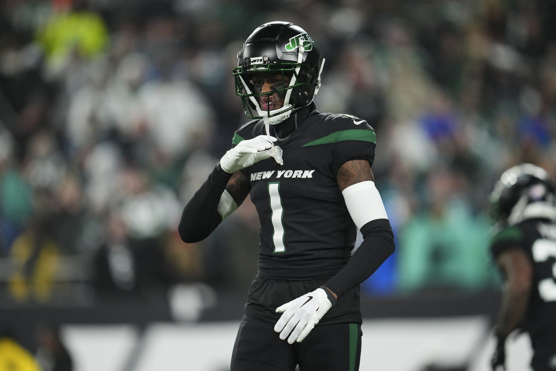 EAST RUTHERFORD, NJ - DECEMBER 22: Sauce Gardner #1 of the New York Jets gets set against the Jacksonville Jaguars at MetLife Stadium on December 22, 2022 in East Rutherford, New Jersey. (Photo by Cooper Neill/Getty Images)