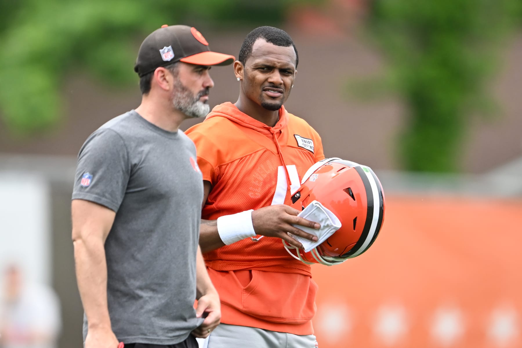 BEREA, OHIO - MAY 22: Deshaun Watson #4 of the Cleveland Browns talks with head coach Kevin Stefanski during an OTA offseason workout at their CrossCountry Mortgage Campus on May 22, 2024 in Berea, Ohio. (Photo by Nick Cammett/Getty Images)
