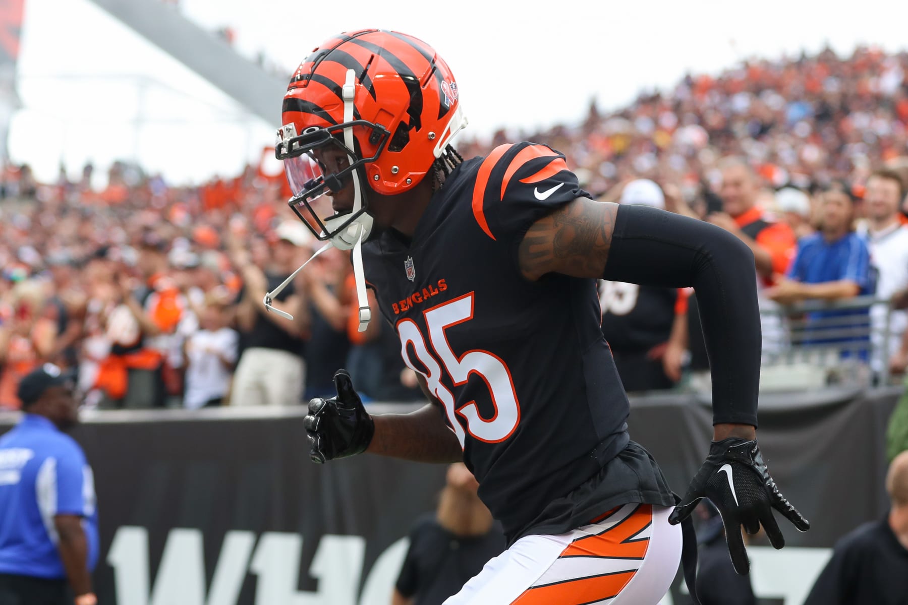 CINCINNATI, OH - SEPTEMBER 11: Cincinnati Bengals wide receiver Tee Higgins (85) runs onto the field before the game against the Pittsburgh Steelers and the Cincinnati Bengals on September 11, 2022, at Paycor Stadium in Cincinnati, OH.  (Photo by Ian Johnson/Icon Sportswire via Getty Images