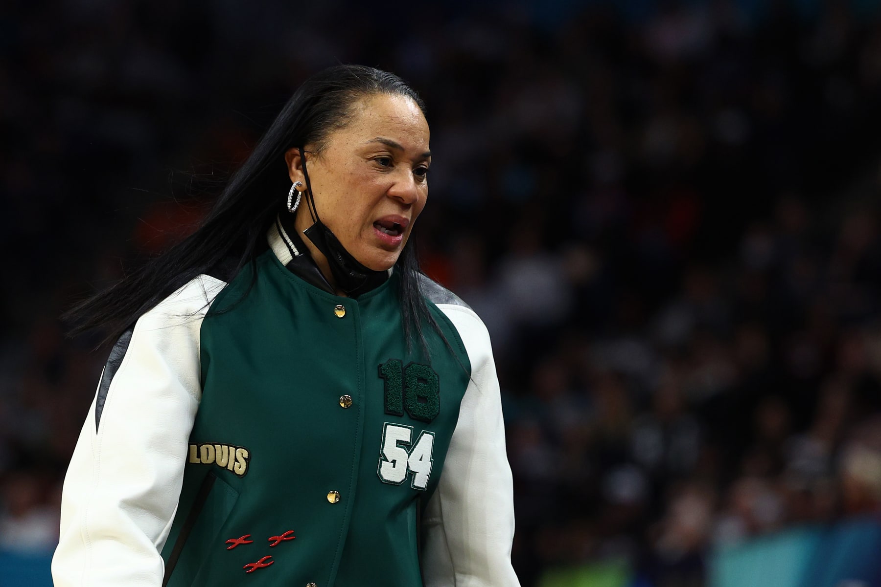 MINNEAPOLIS, MINNESOTA - APRIL 03: Head coach Dawn Staley of the South Carolina Gamecocks reacts during the first quarter against the UConn Huskies during the 2022 NCAA Women's Basketball Tournament National Championship game at Target Center on April 03, 2022 in Minneapolis, Minnesota. (Photo by Elsa/Getty Images)