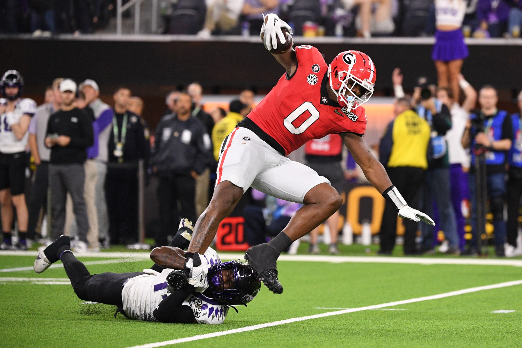 INGLEWOOD, CA - JANUARY 09: Georgia Bulldogs tight end Darnell Washington (0) tries to break free from a tackle during the Georgia Bulldogs game versus the TCU Horned Frogs in the College Football Playoff National Championship game on January 9, 2023, at SoFi Stadium in Inglewood, CA. (Photo by Brian Rothmuller/Icon Sportswire via Getty Images)