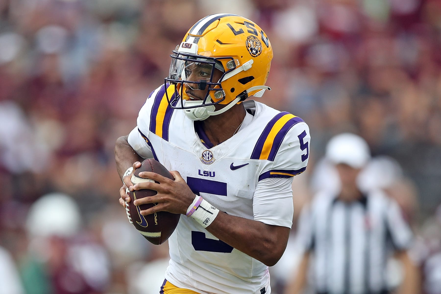 STARKVILLE, MISSISSIPPI - SEPTEMBER 16: Jayden Daniels #5 of the LSU Tigers looks to pass during the game against the Mississippi State Bulldogs at Davis Wade Stadium on September 16, 2023 in Starkville, Mississippi. (Photo by Justin Ford/Getty Images)